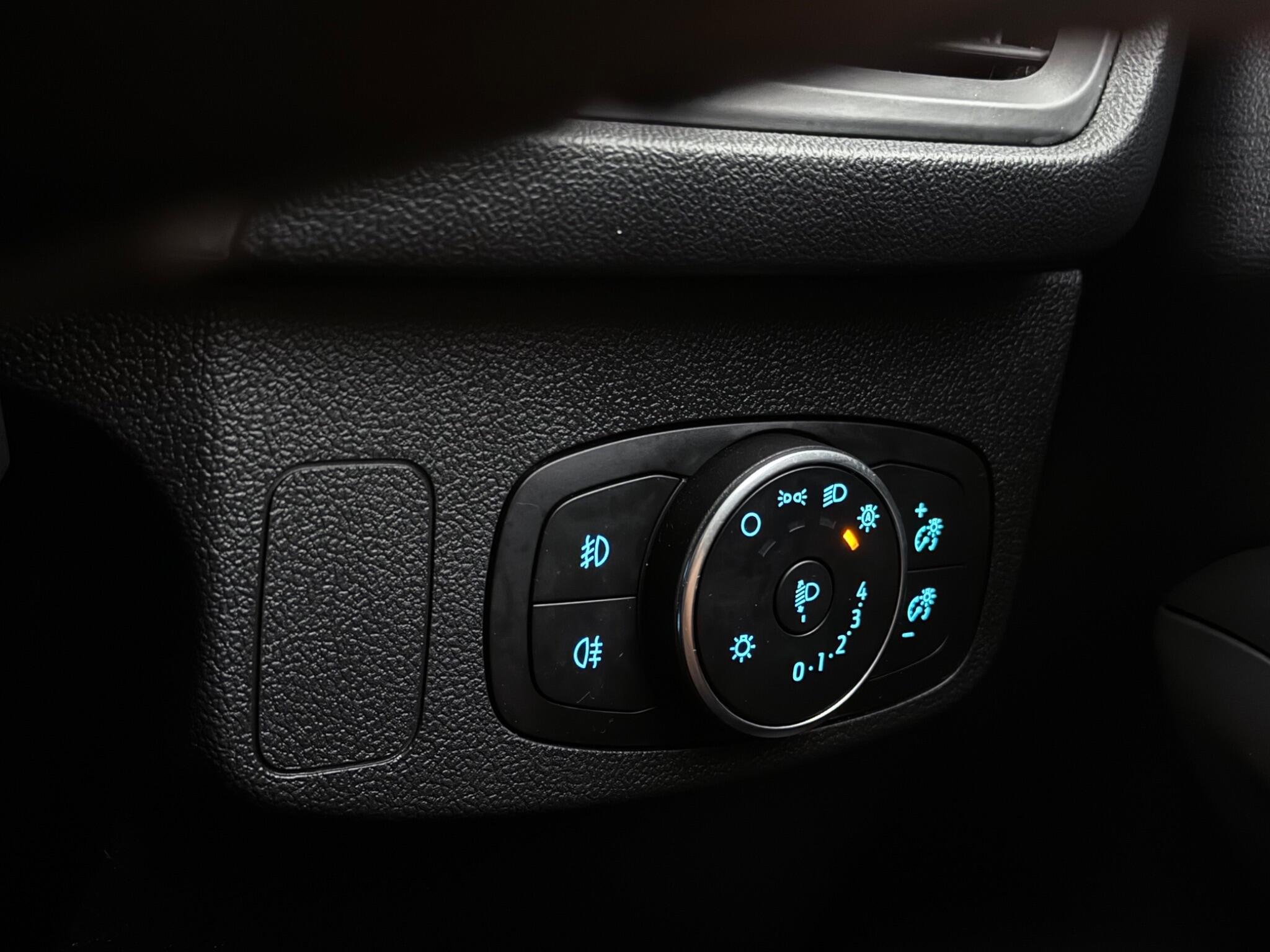 Ford Focus view 22