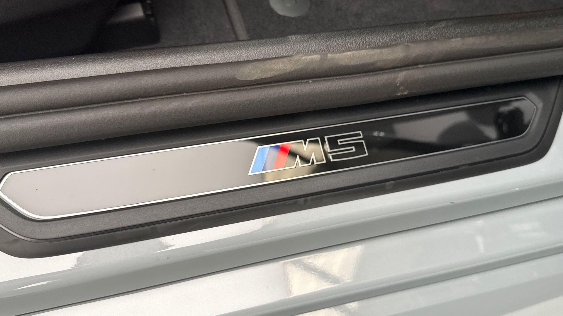 BMW M5 view 35