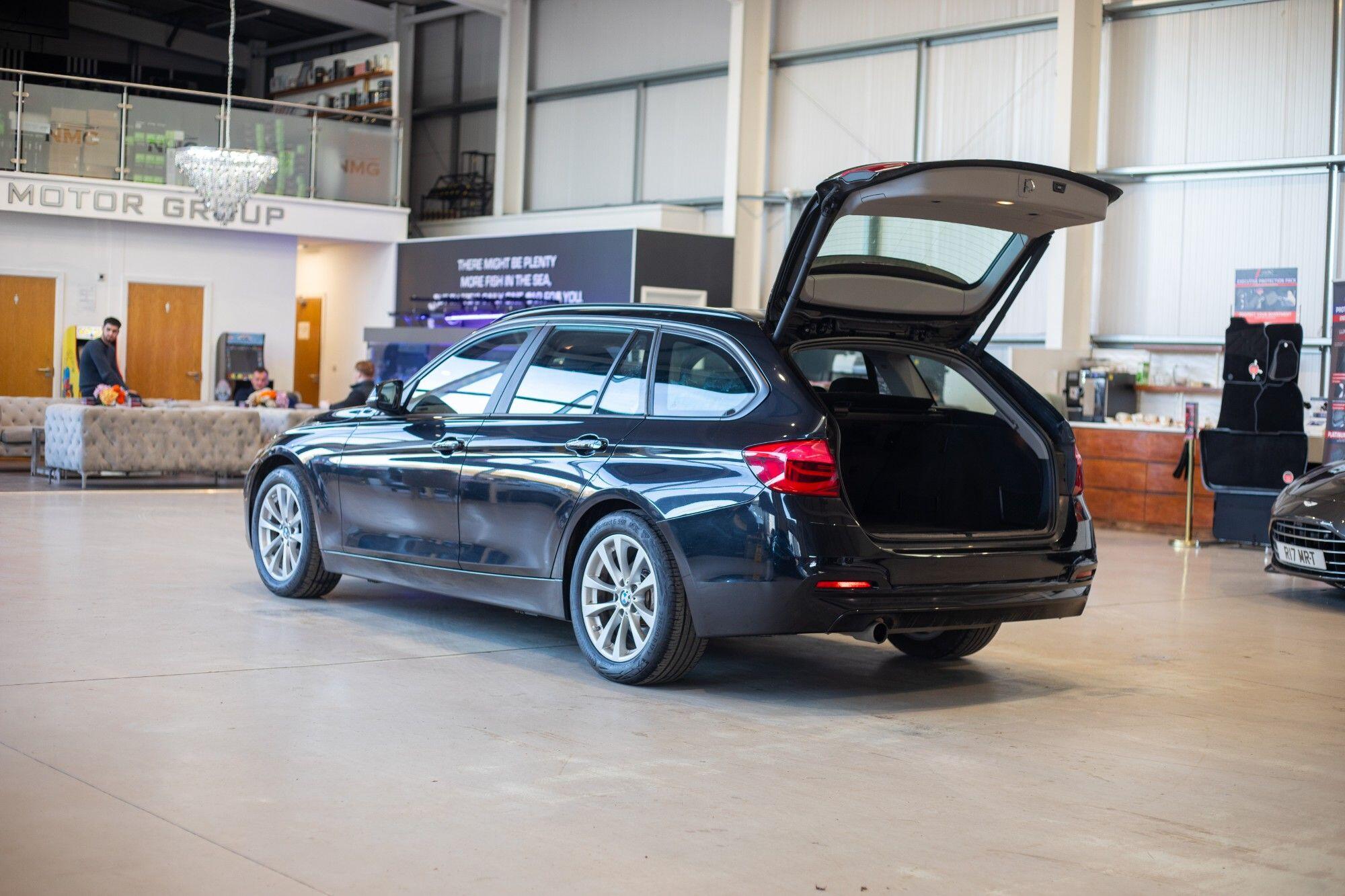 BMW 3 Series view 42