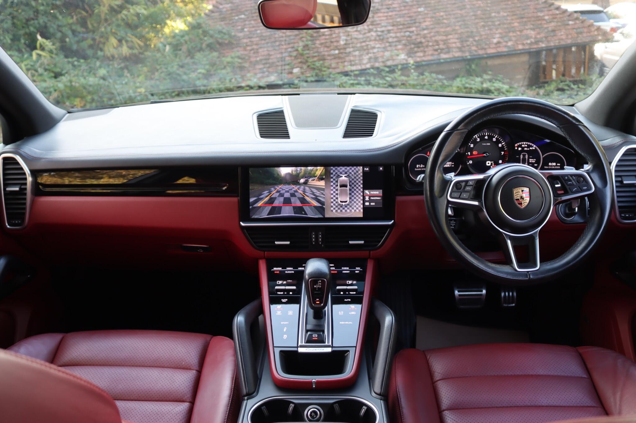 Porsche Cayenne view 59