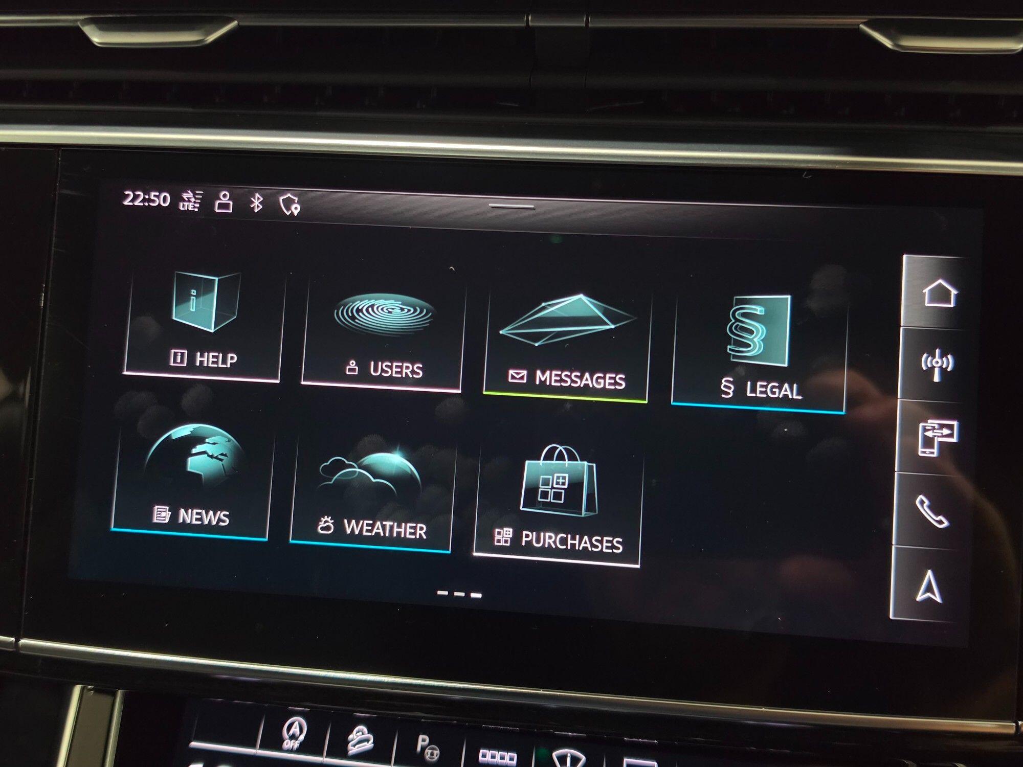Audi Q8 view 35