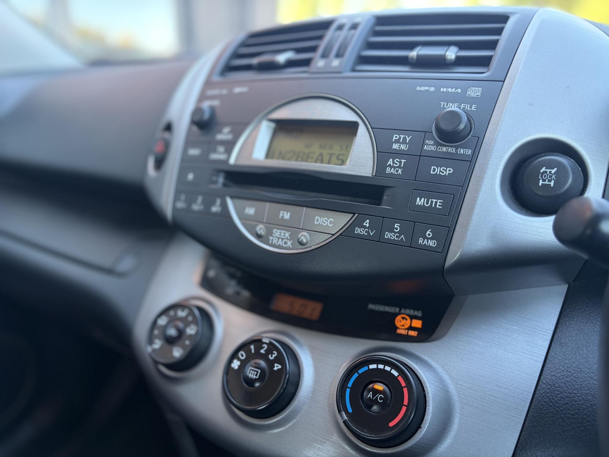 Toyota Rav4 view 16