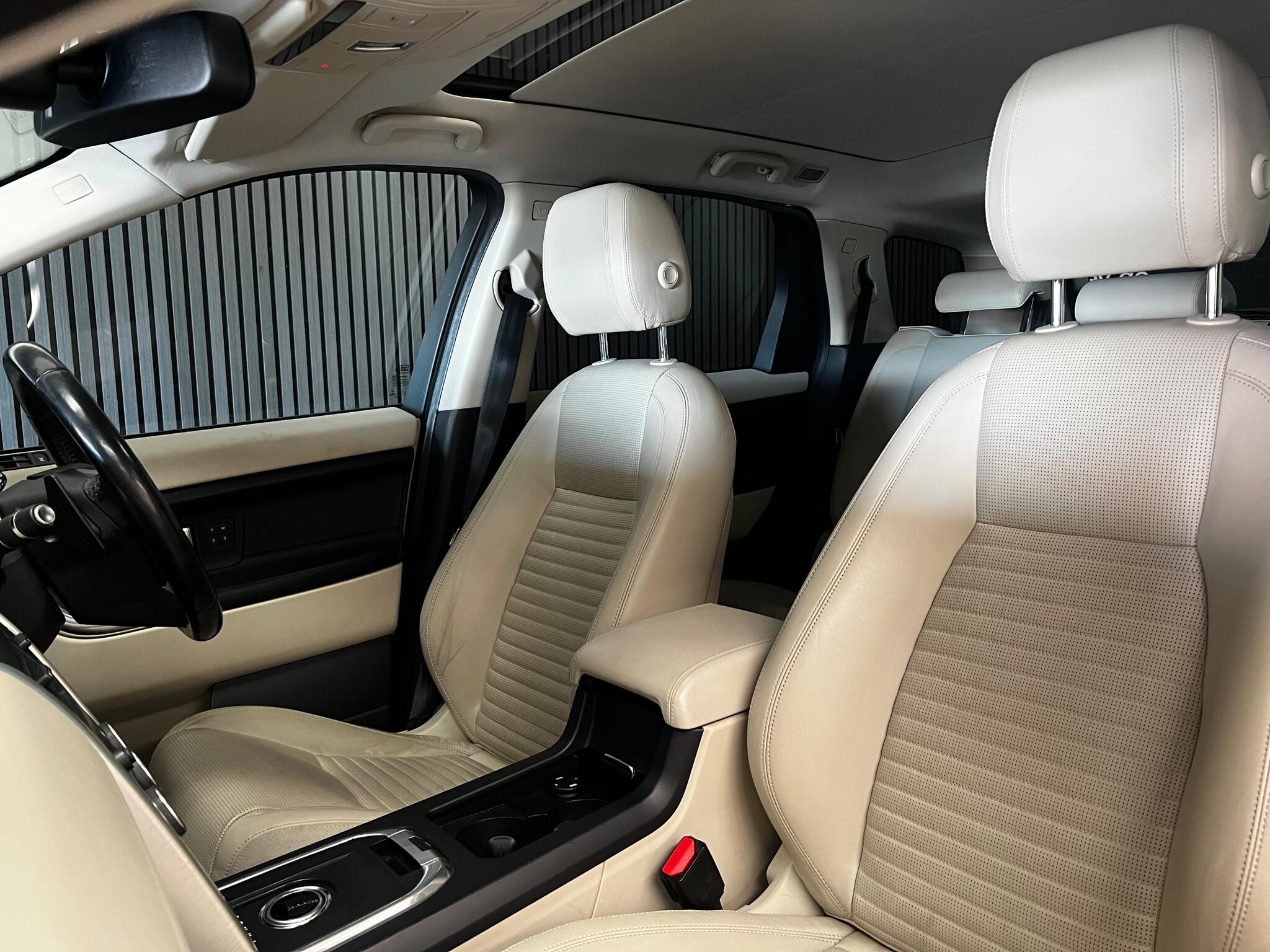 Land Rover Discovery Sport view 23