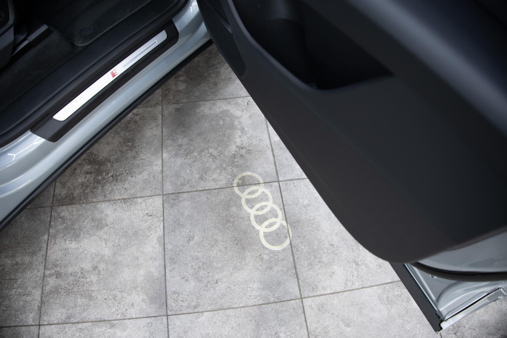 Audi Q8 view 22