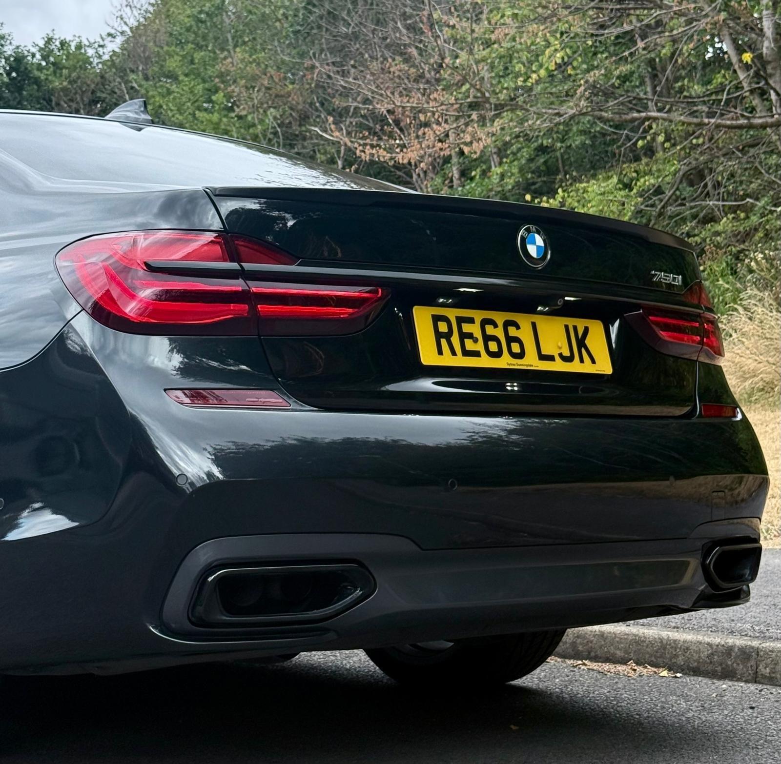 BMW 7 Series view 92