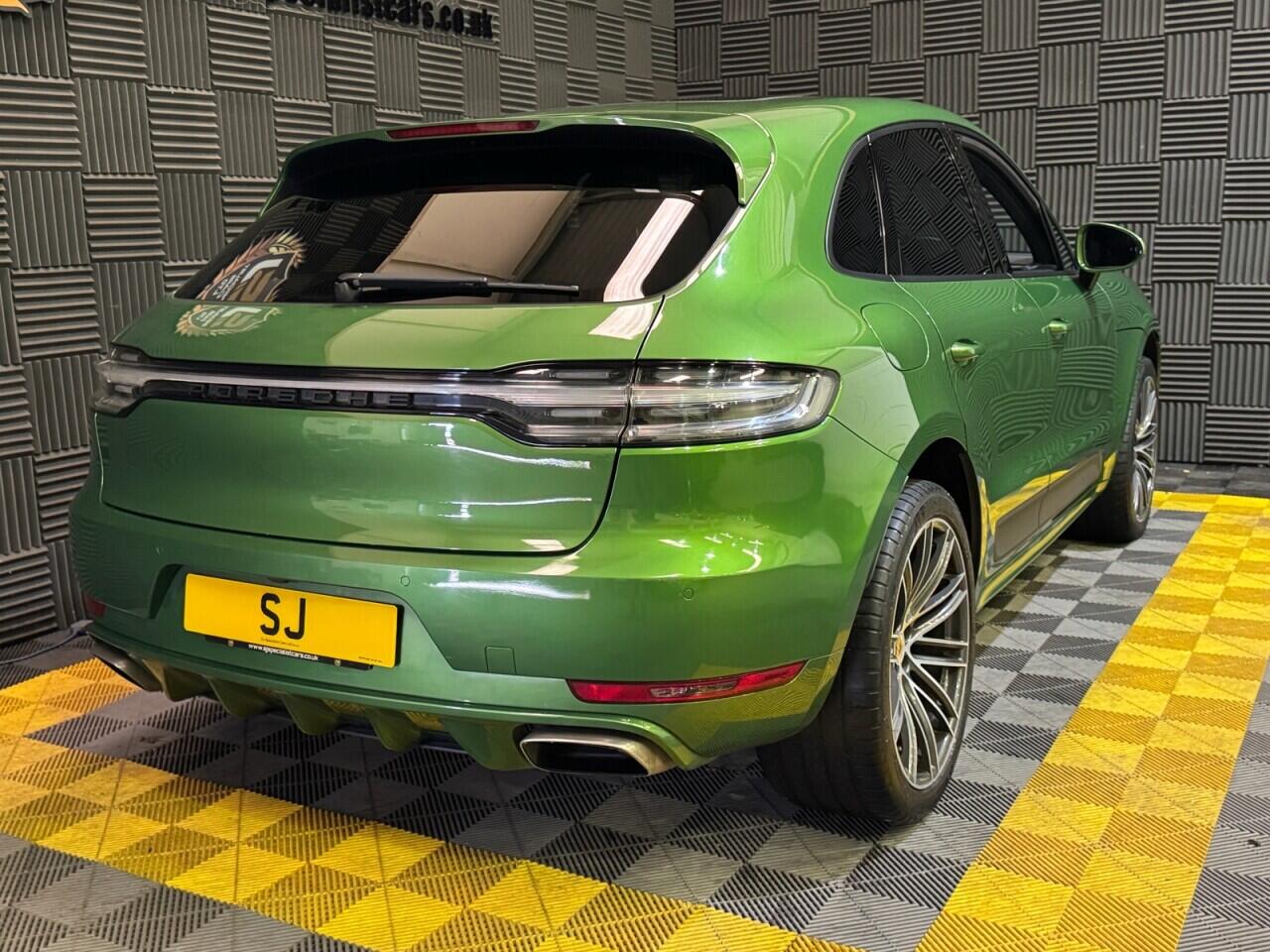 Porsche Macan view 10