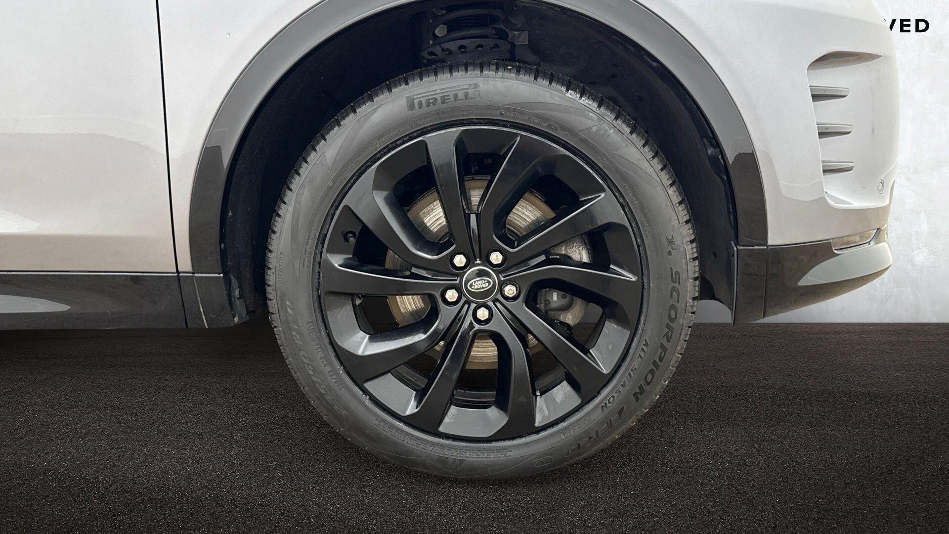 Land Rover Discovery Sport view 8