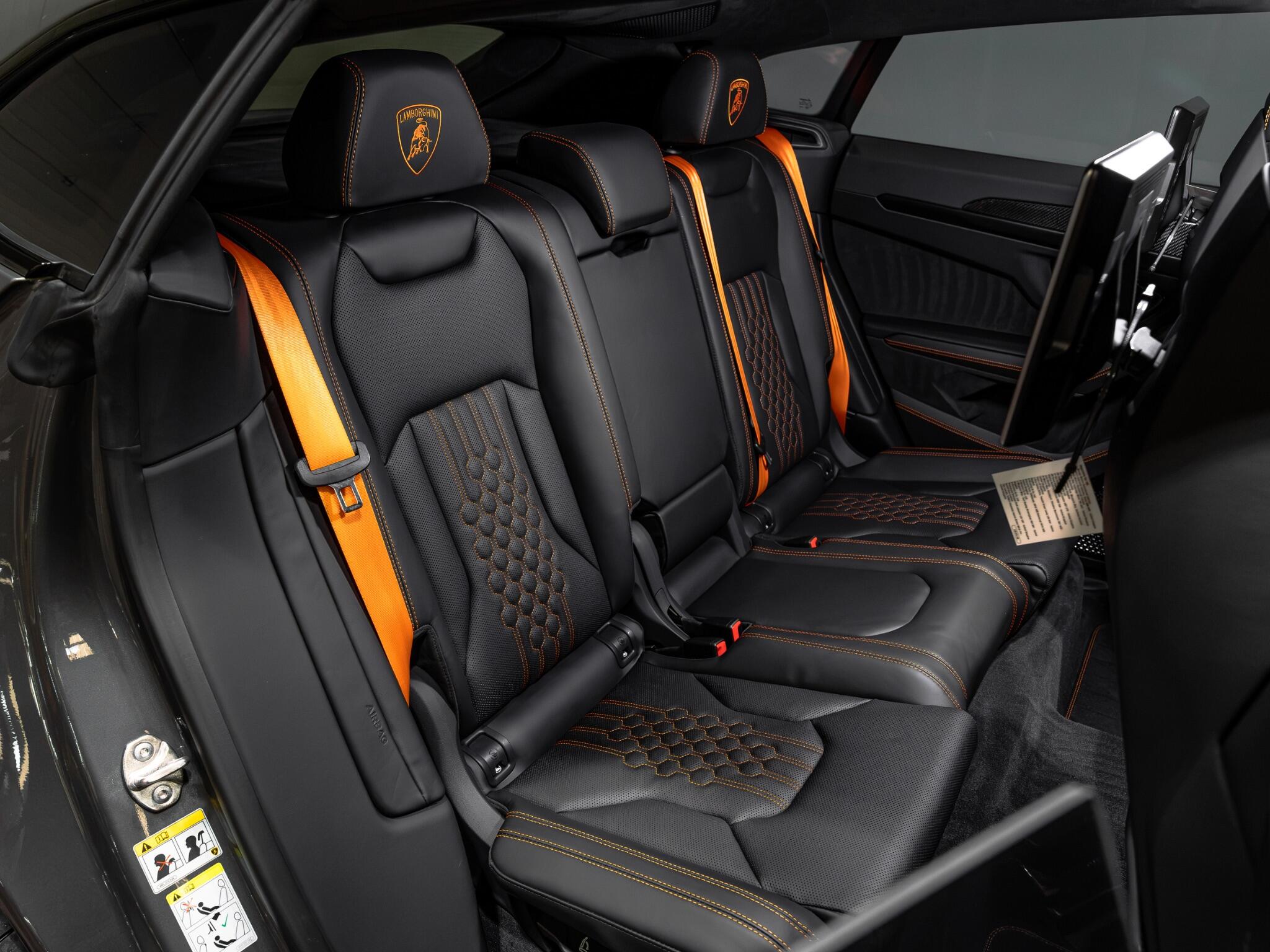 Lamborghini Urus view 29