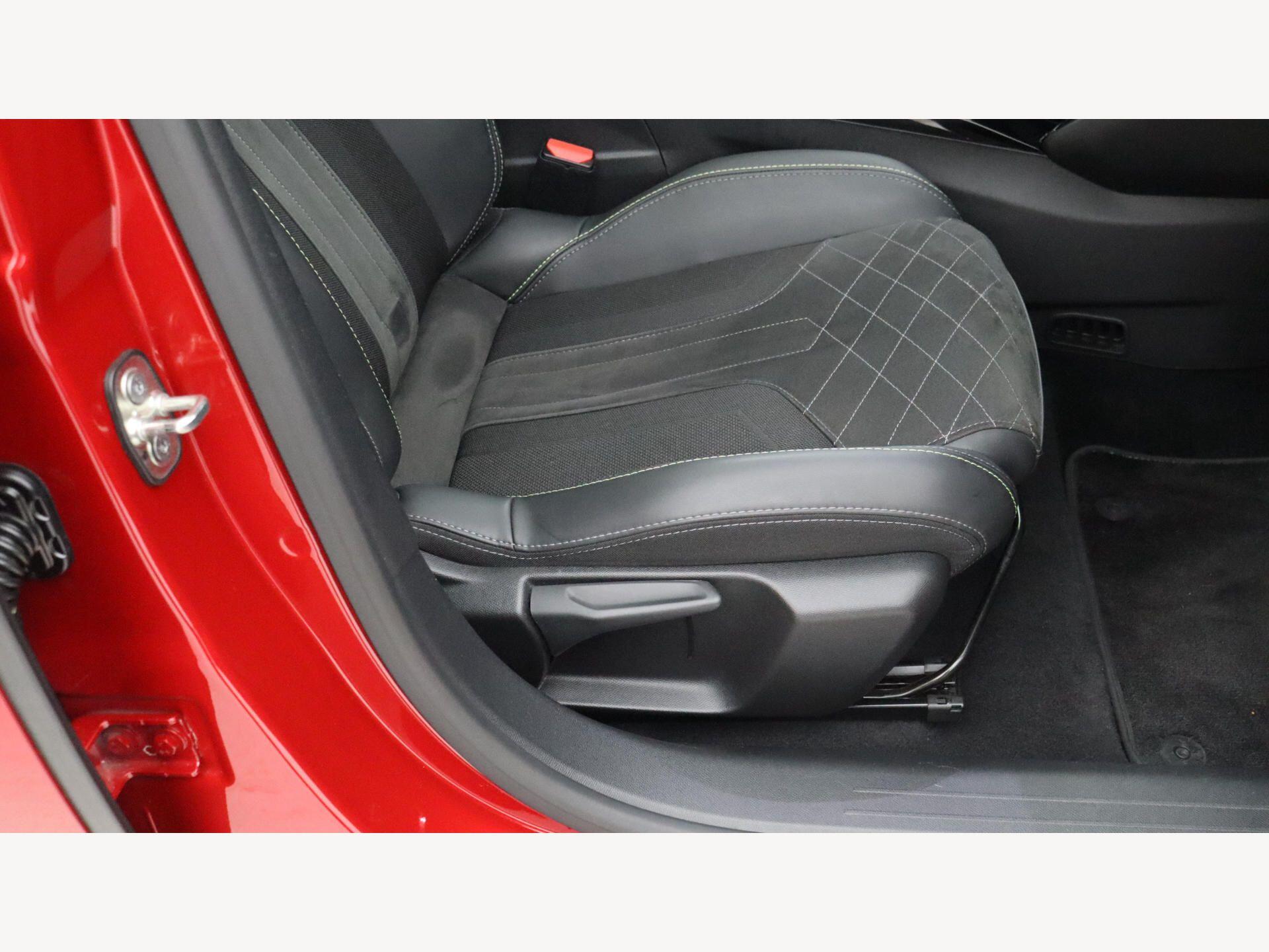 Peugeot e-208 view 28