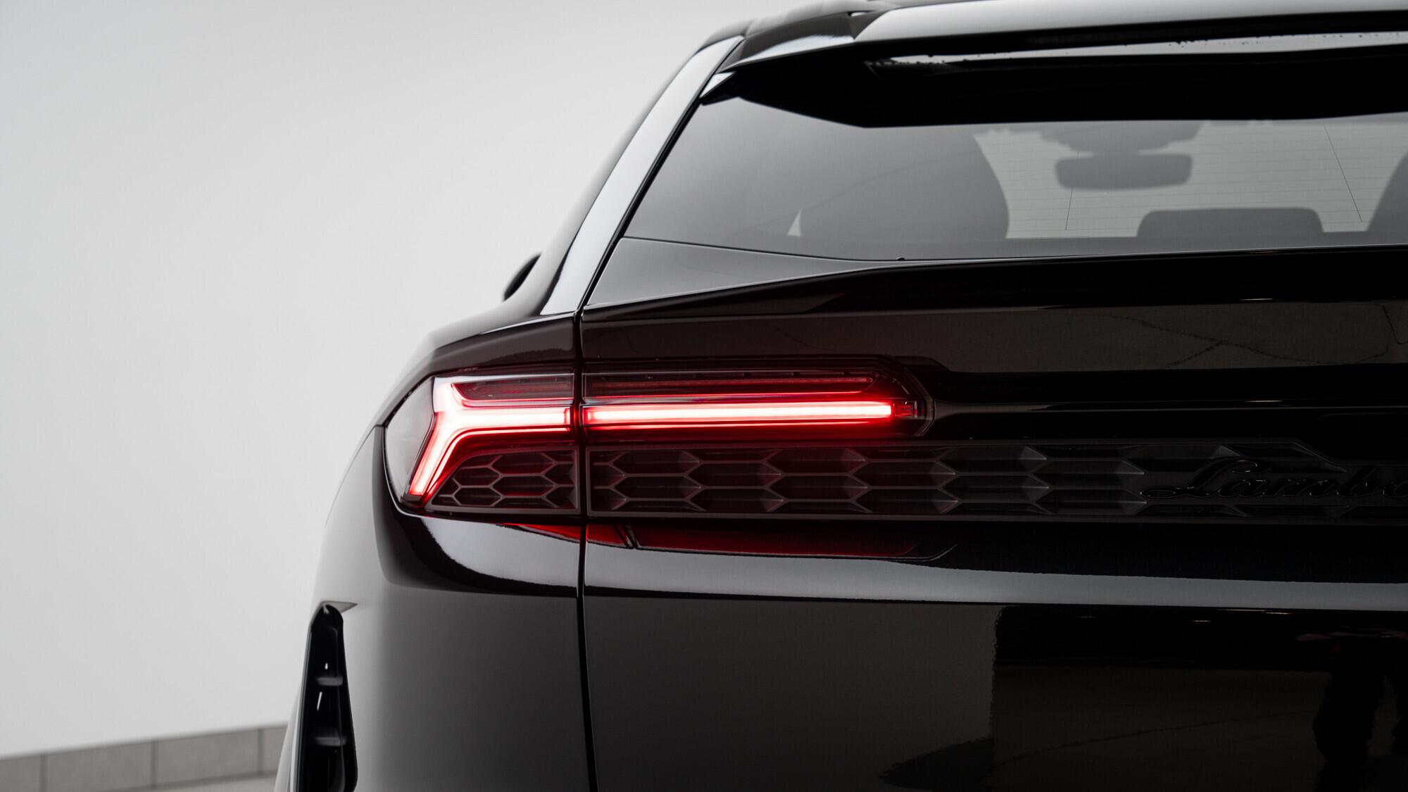 Lamborghini Urus view 13
