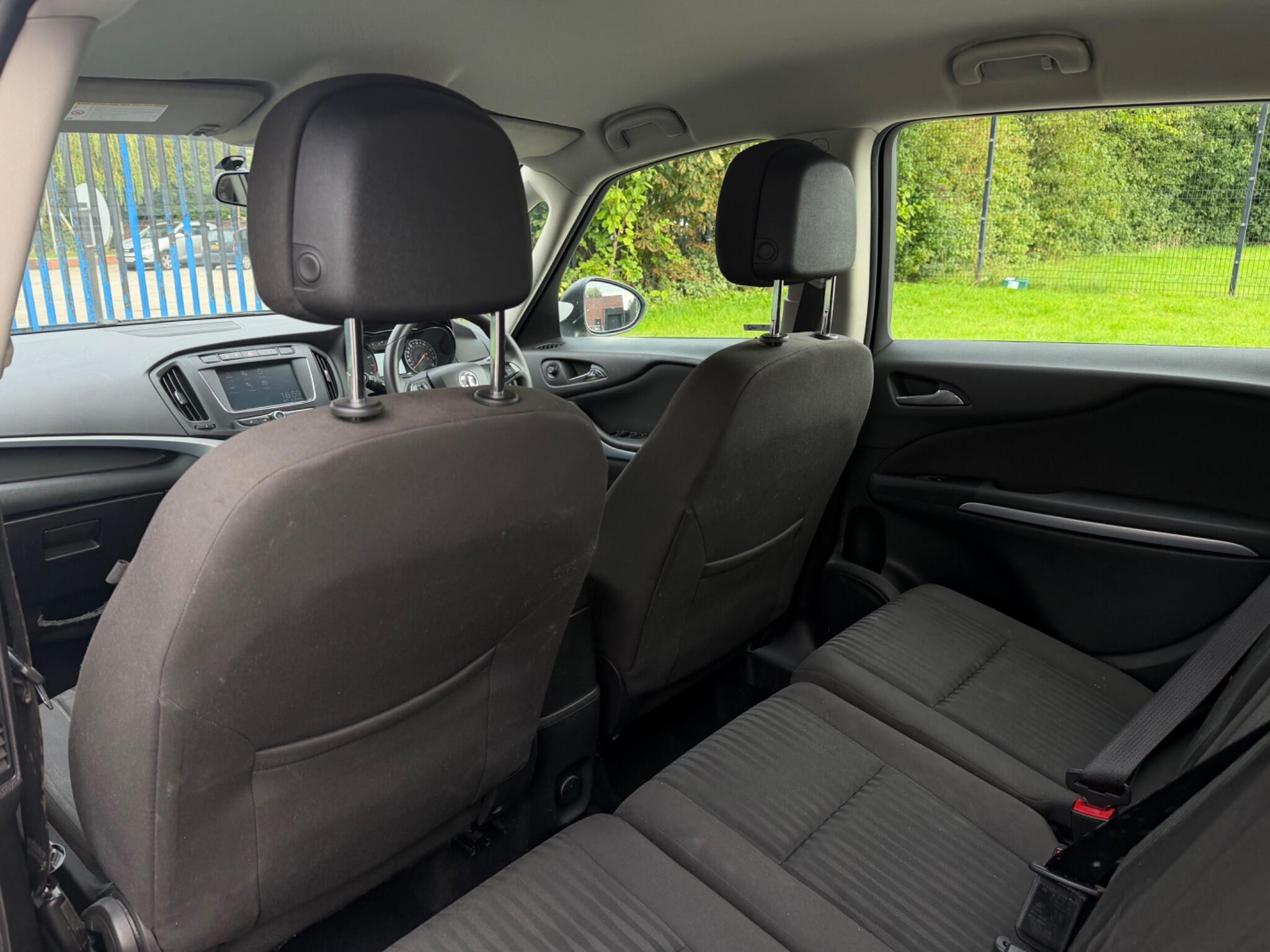 Vauxhall Zafira Tourer view 15
