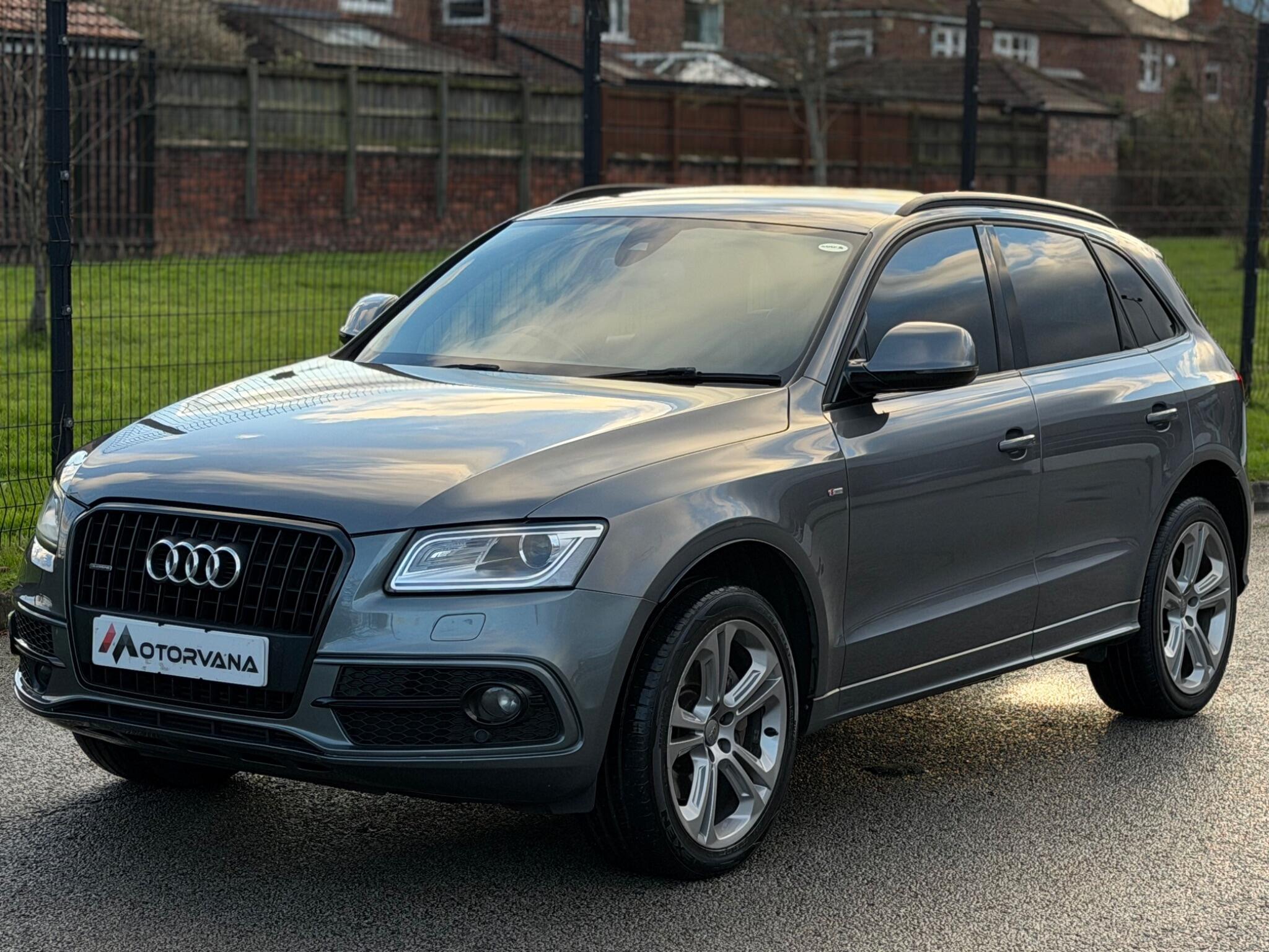 Audi Q5 view 8