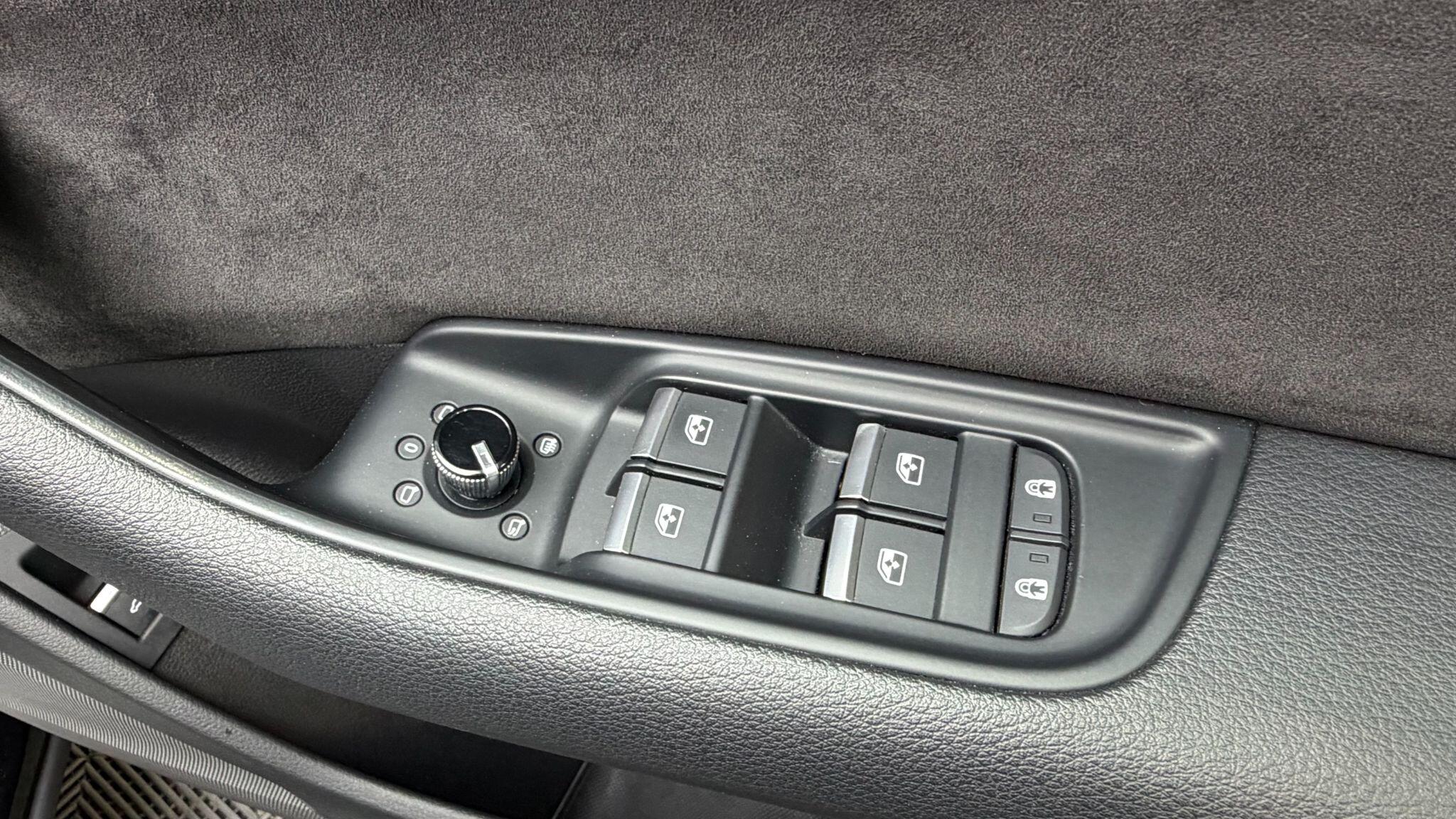 Audi Q8 view 13