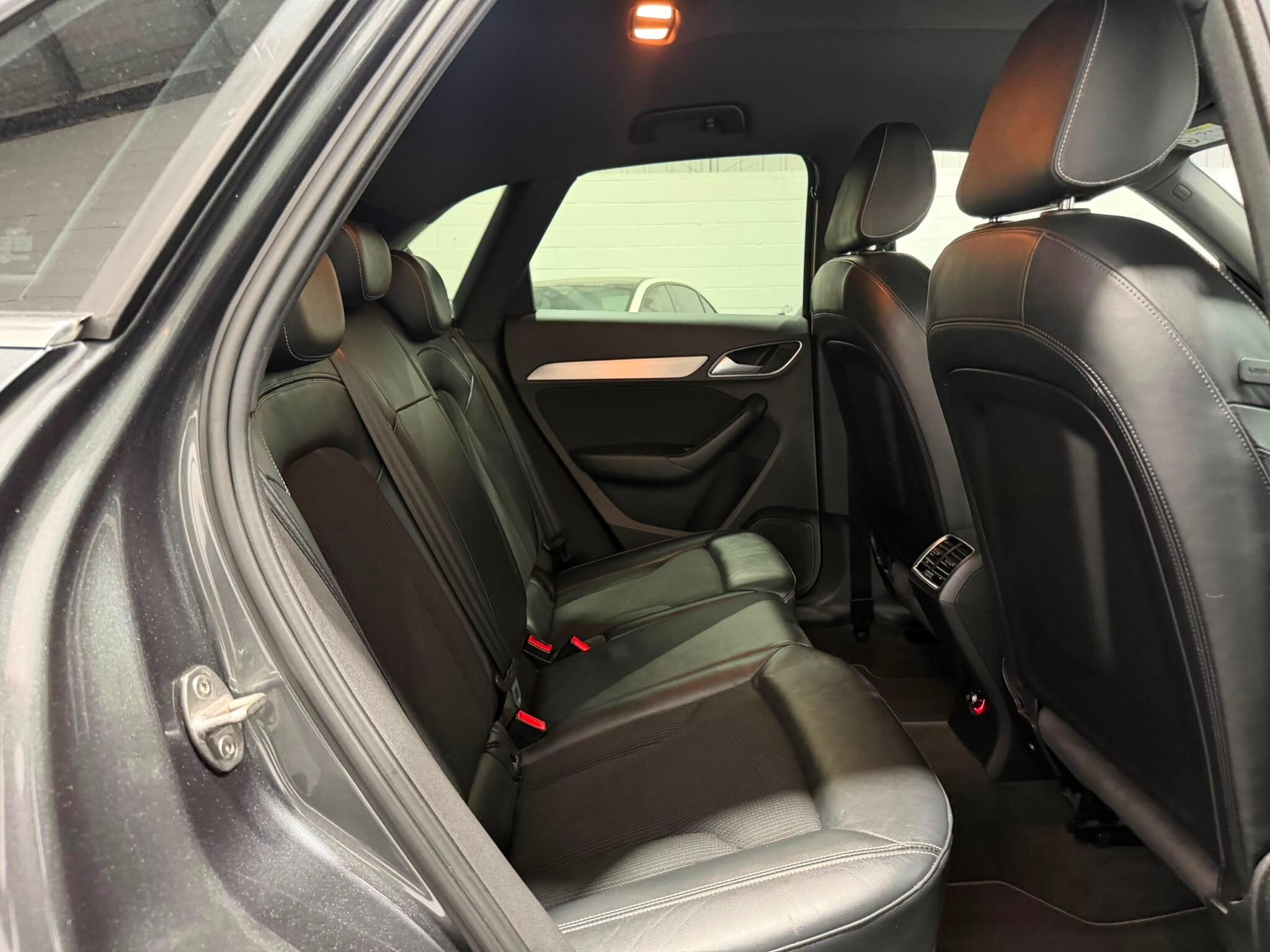 Audi Q3 view 16