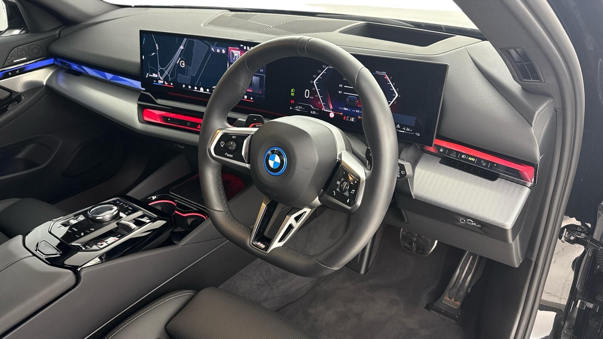 BMW 5 Series view 6
