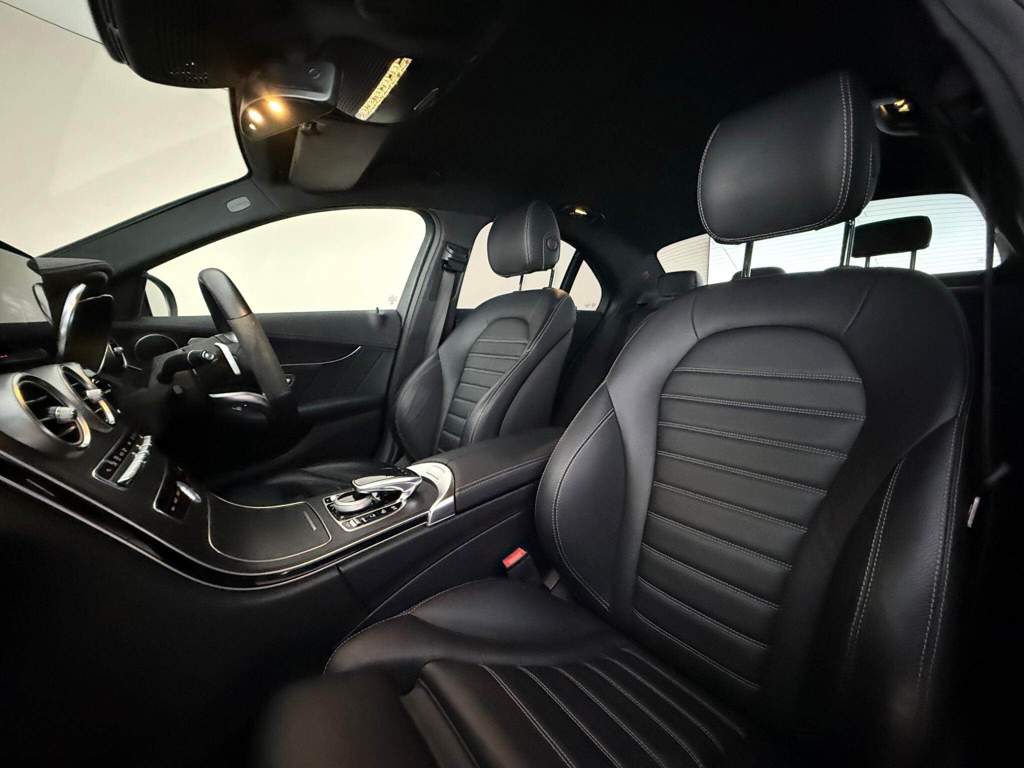 Mercedes-Benz C-Class view 37