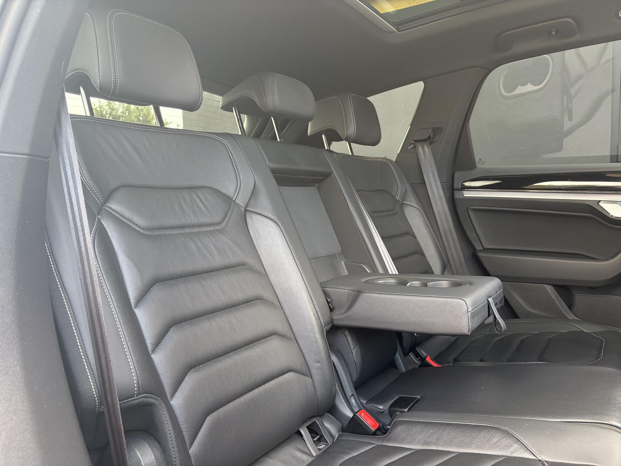 Volkswagen Touareg view 25