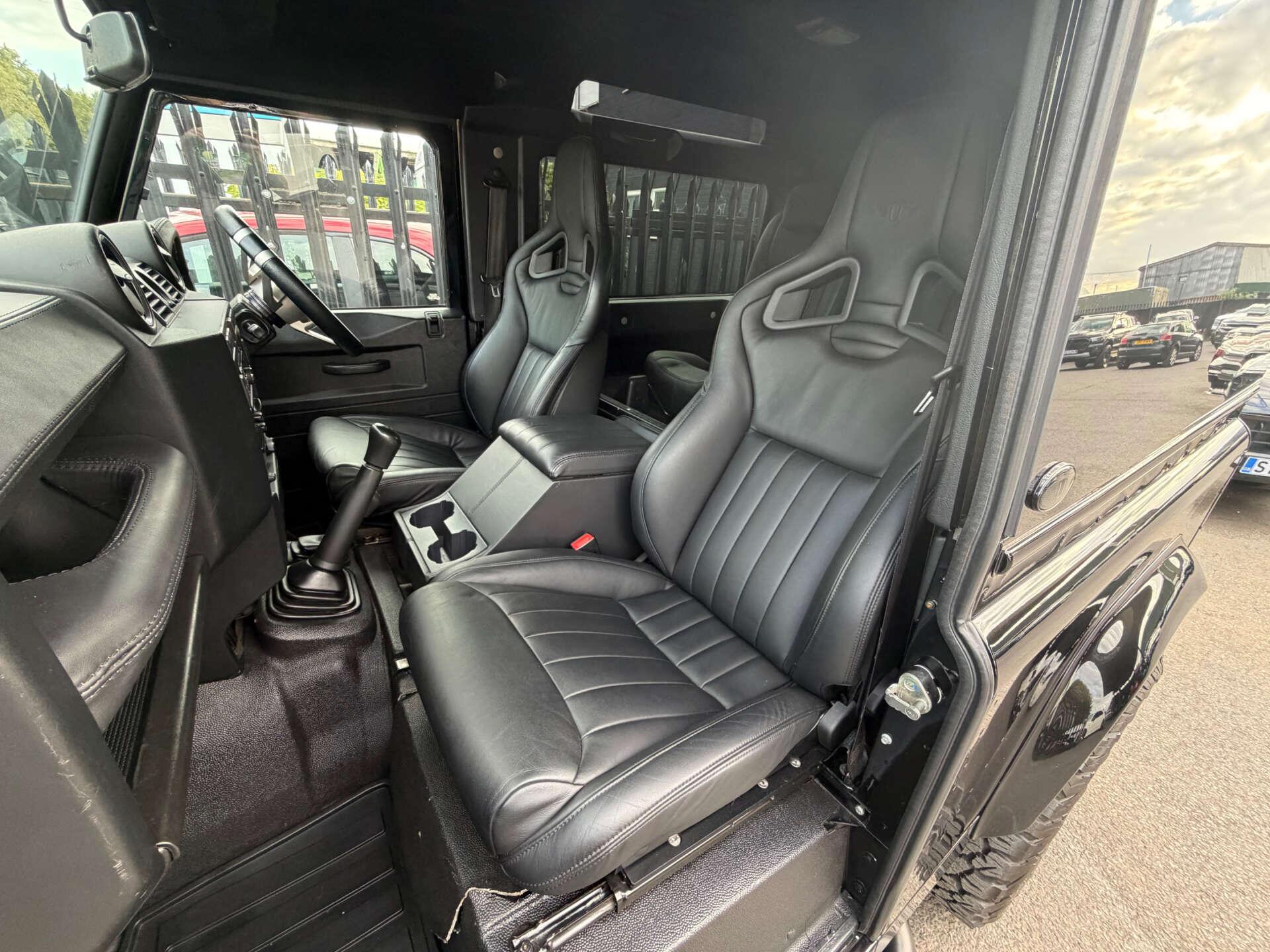 Land Rover Defender view 41