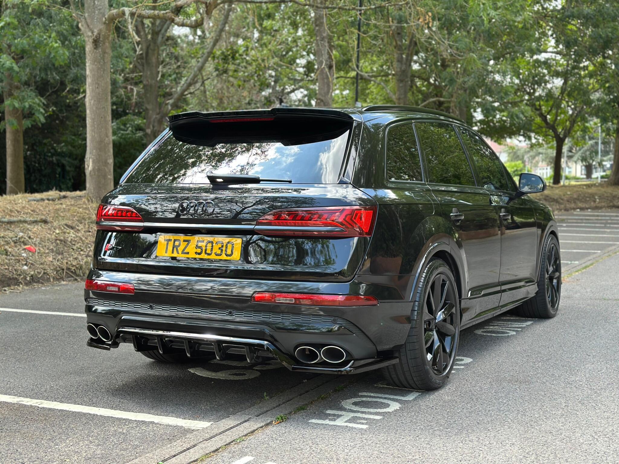 Audi SQ7 view 5