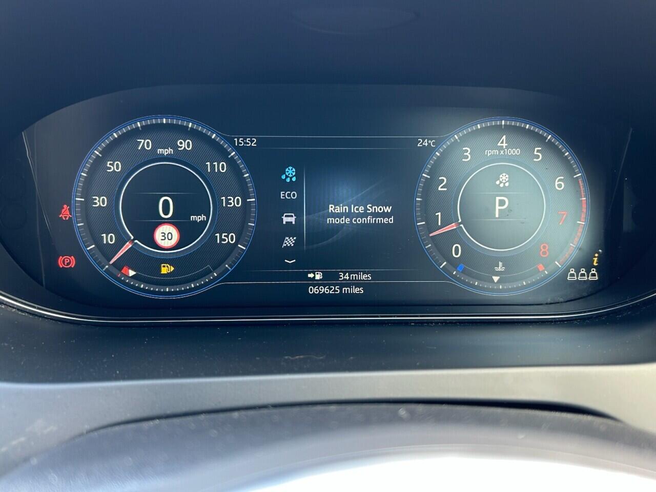 Jaguar E-Pace view 44