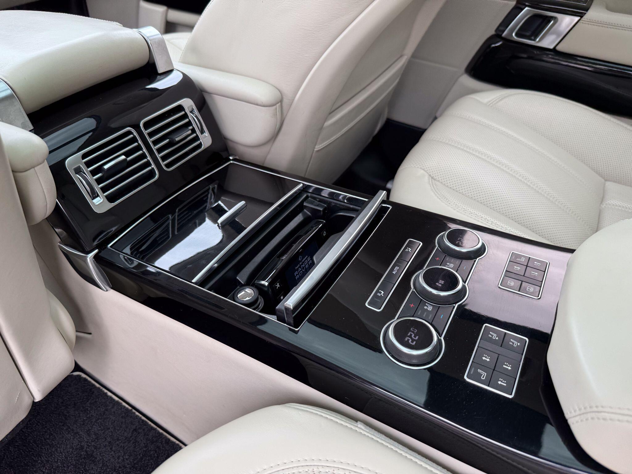 Land Rover Range Rover view 18
