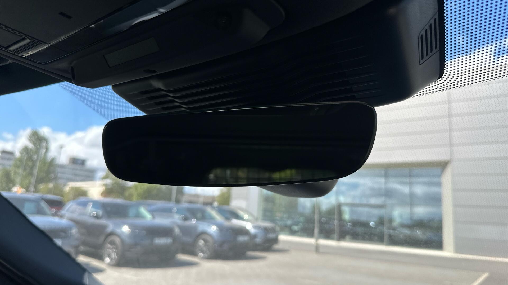 Land Rover Discovery view 52