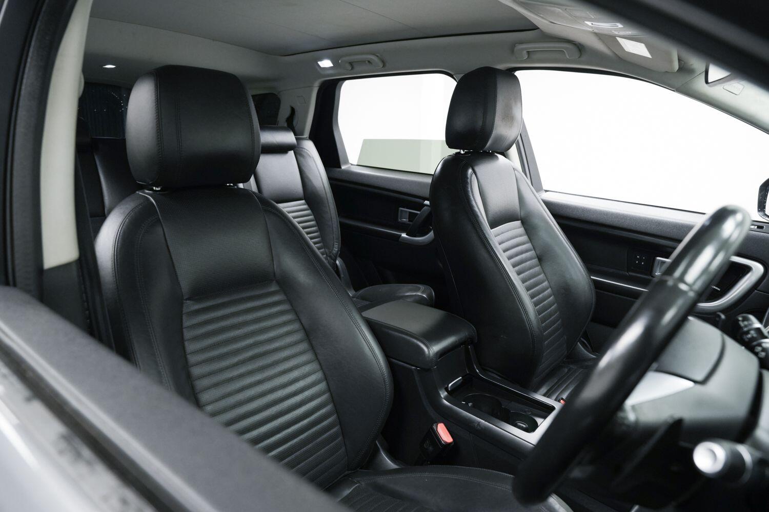 Land Rover Discovery Sport view 9