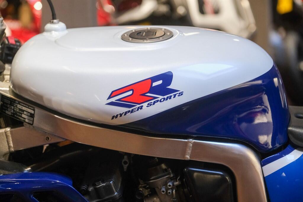 Suzuki GSX-R750 view 19