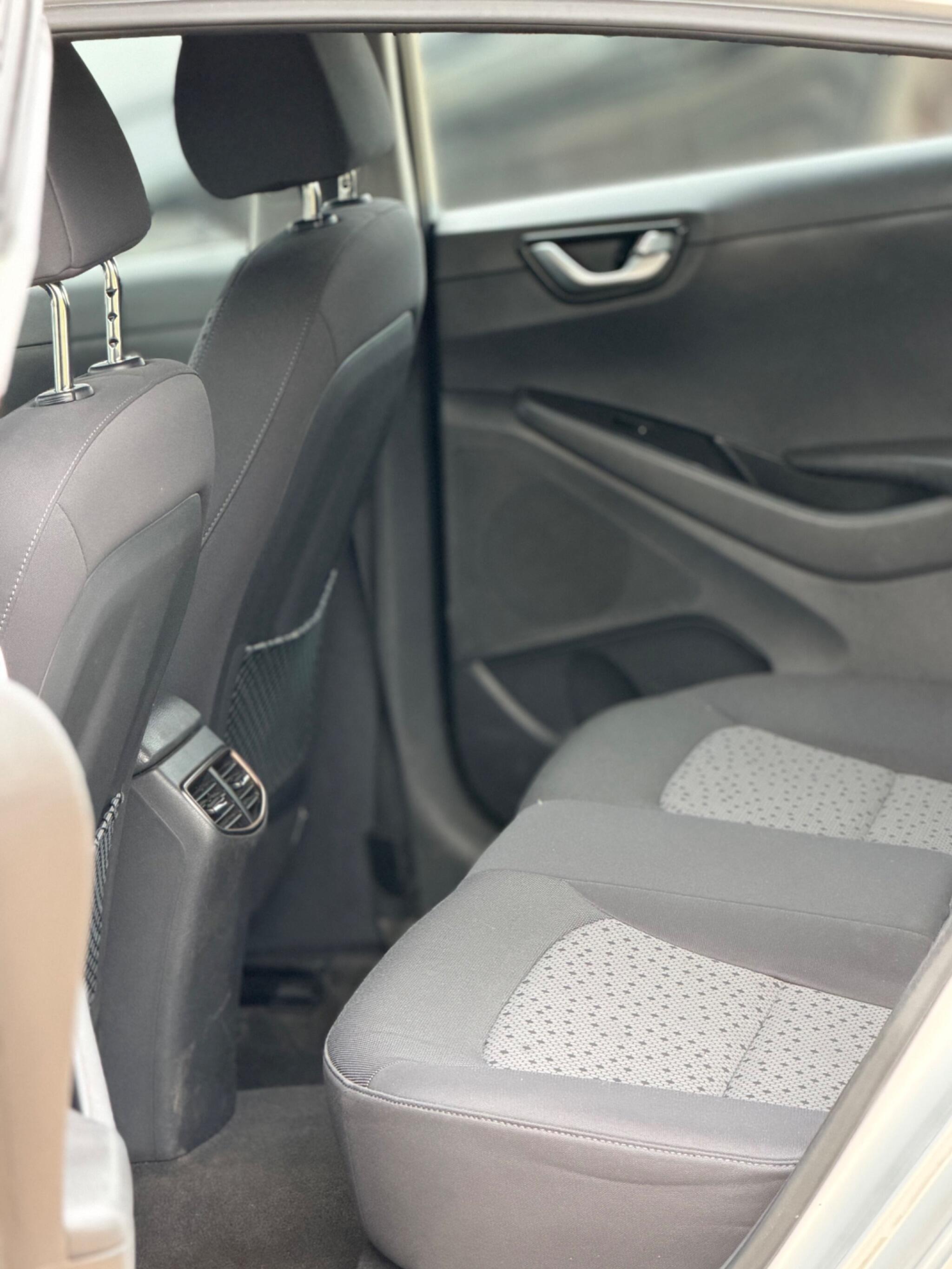 2018 Hyundai IONIQ 28kWh Premium Auto 5dr image 25