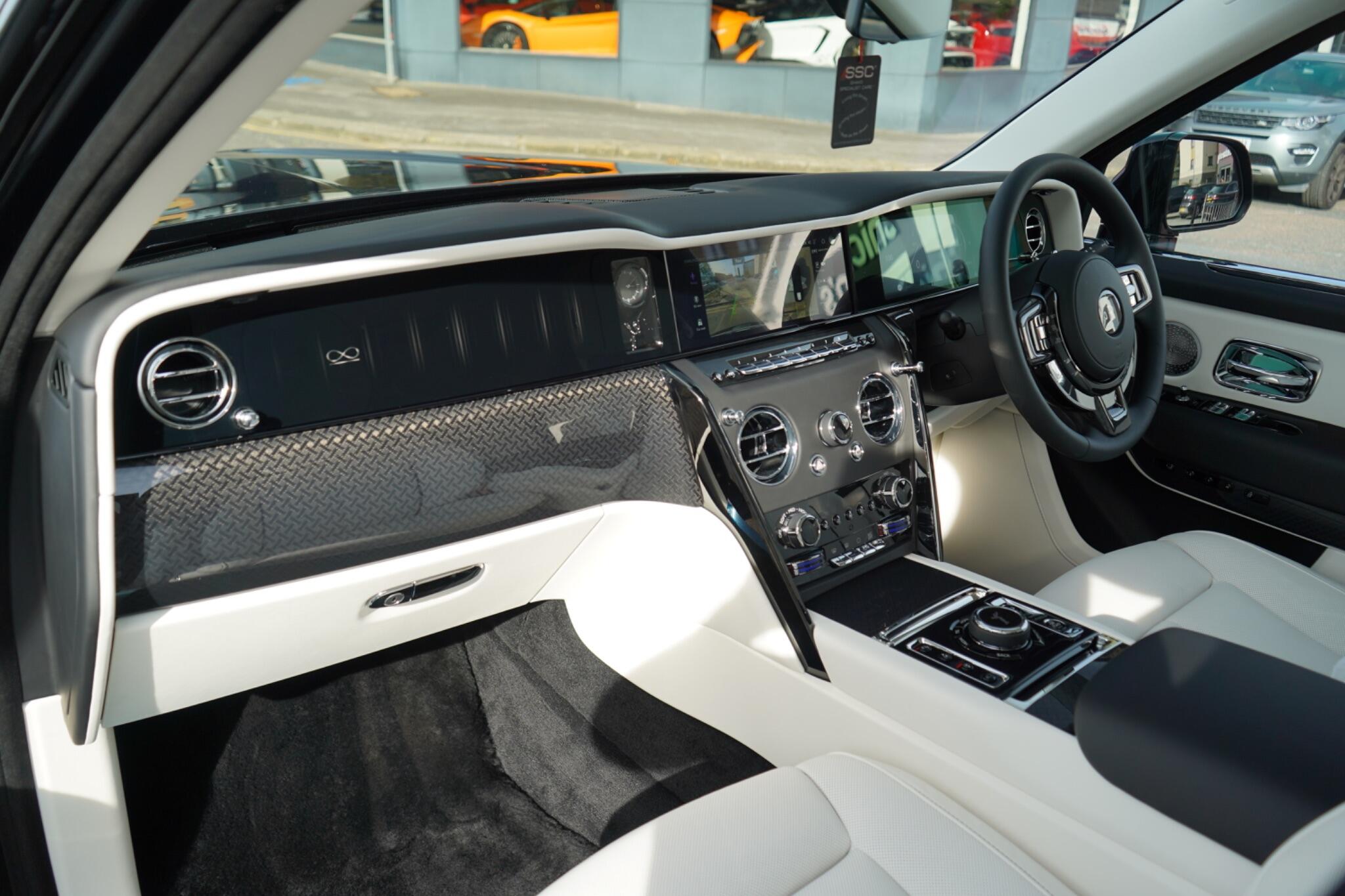 Rolls-Royce Cullinan view 17