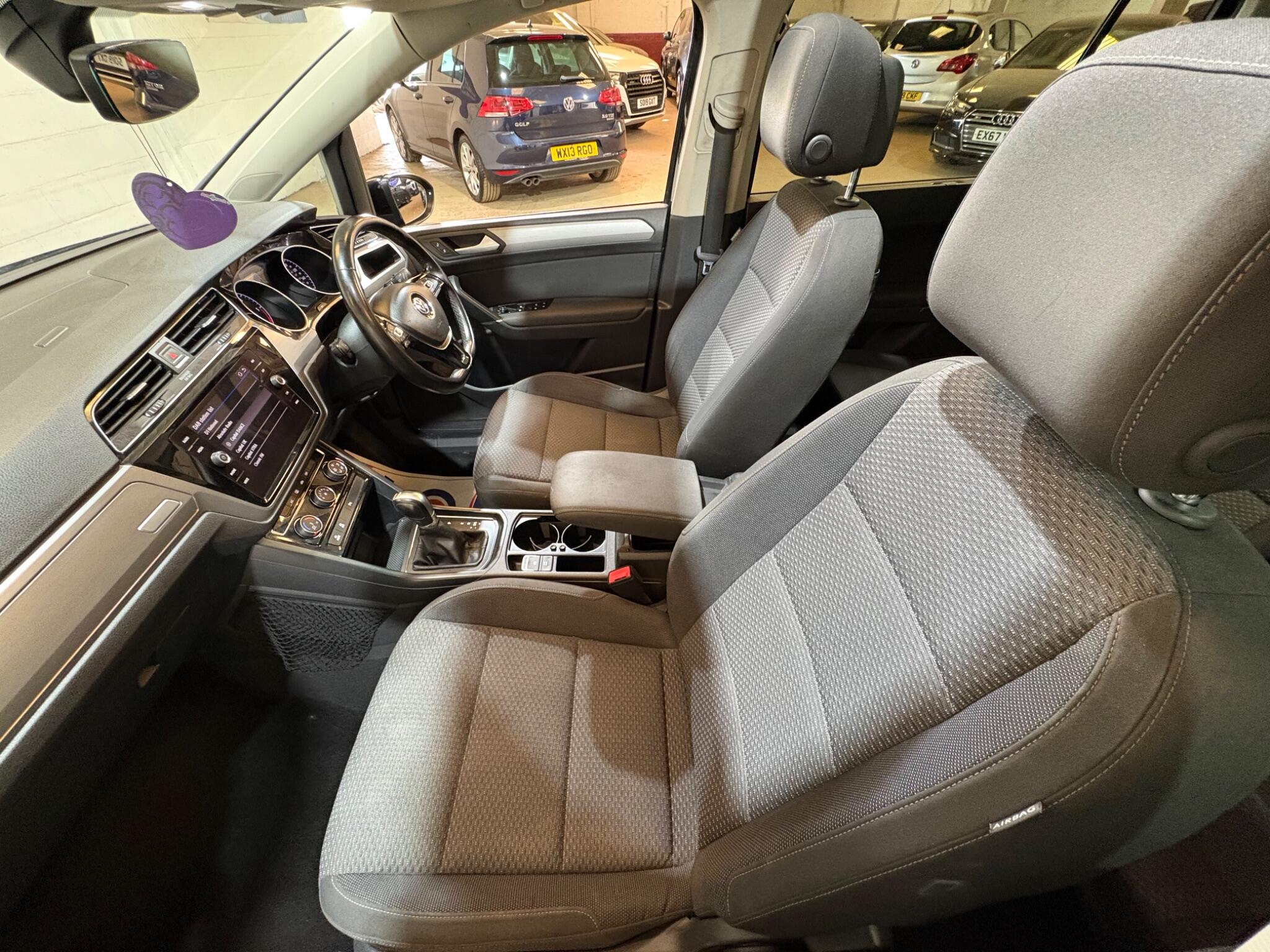 Volkswagen Touran view 87