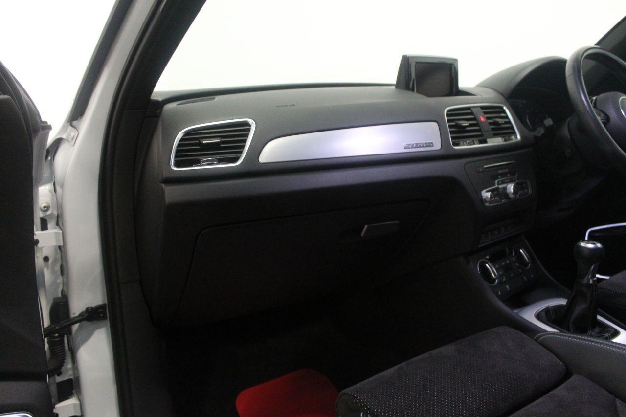 Audi Q3 view 32
