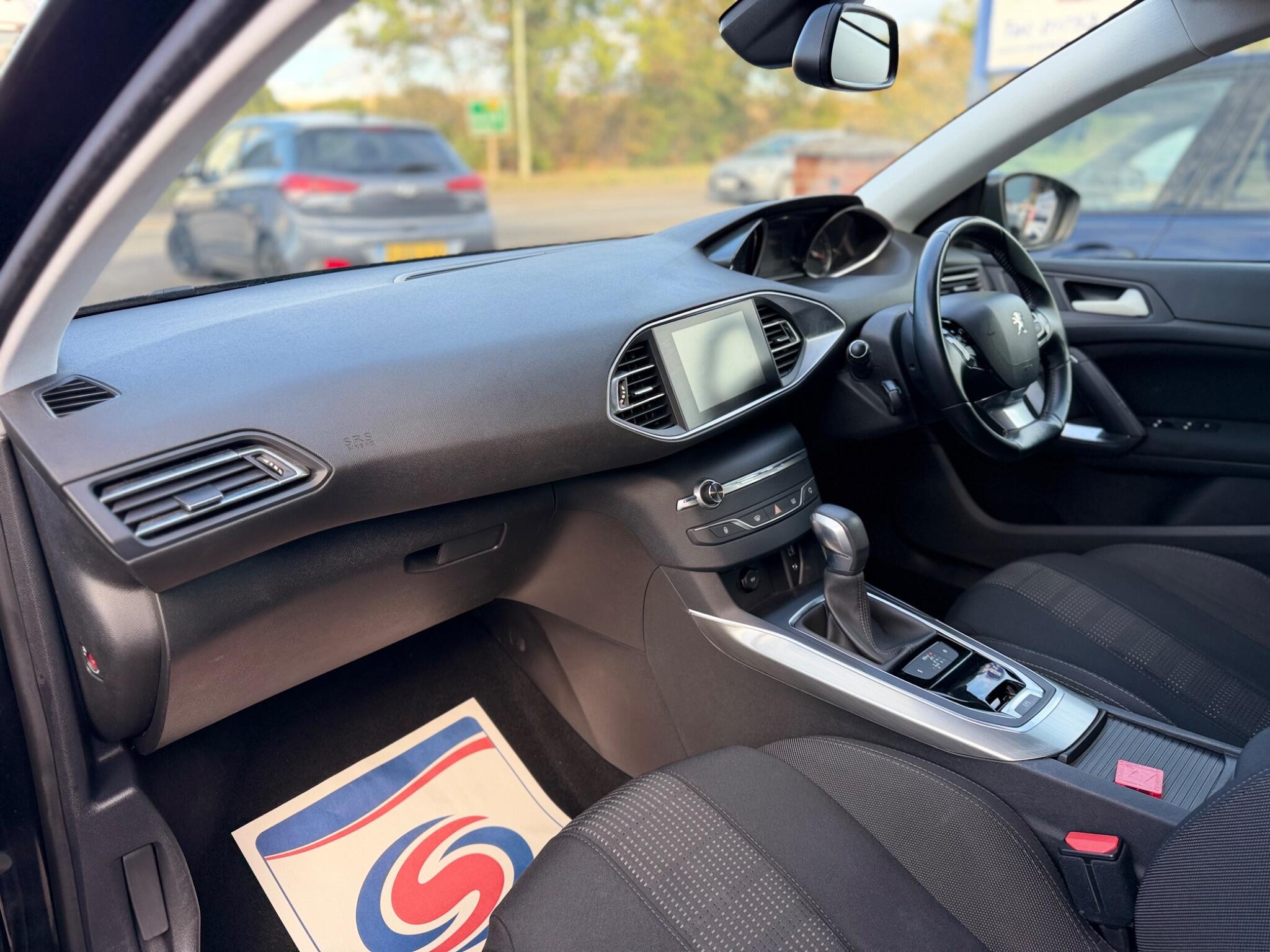 Peugeot 308 view 14