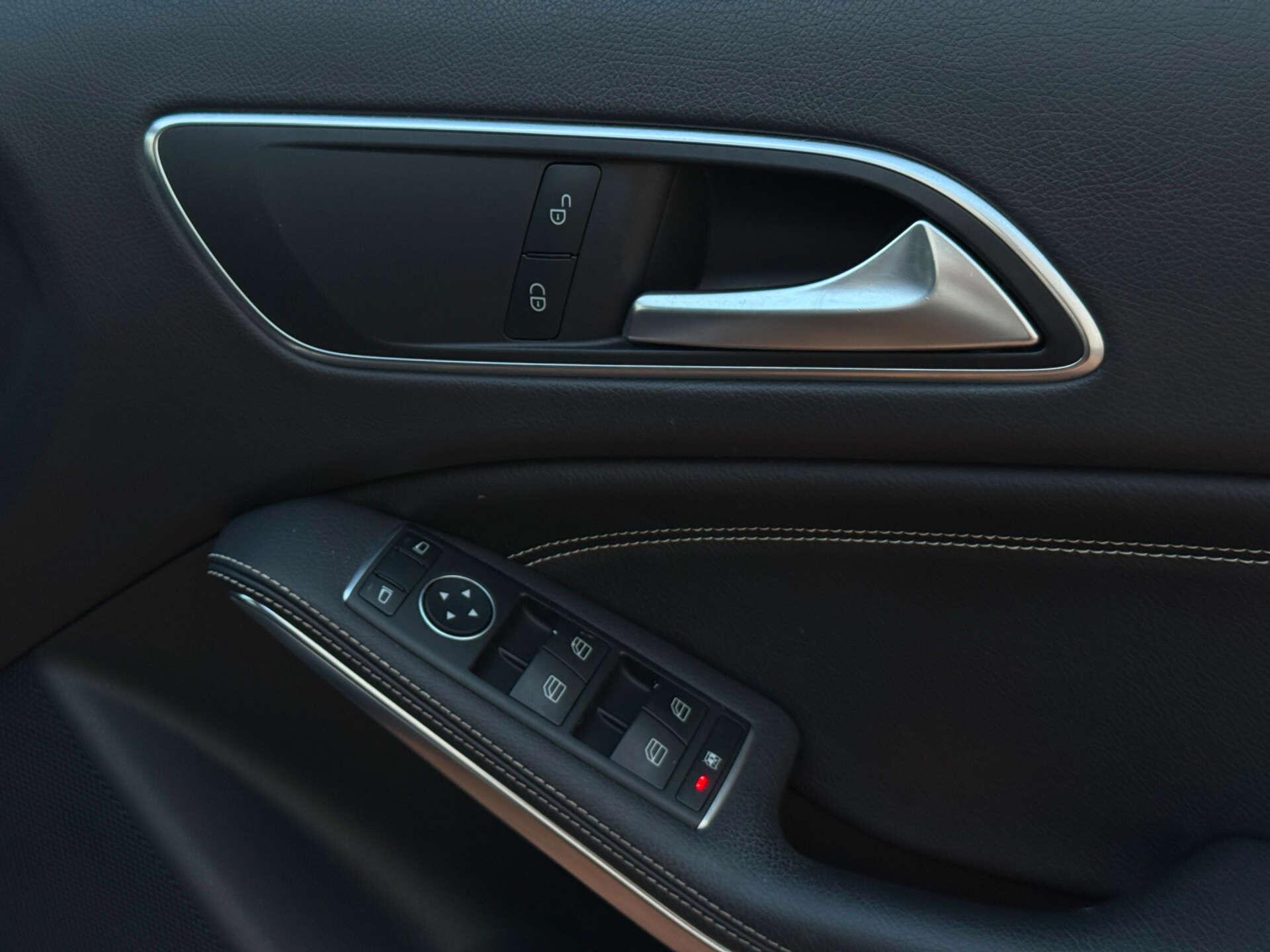 Mercedes-Benz Gla view 17