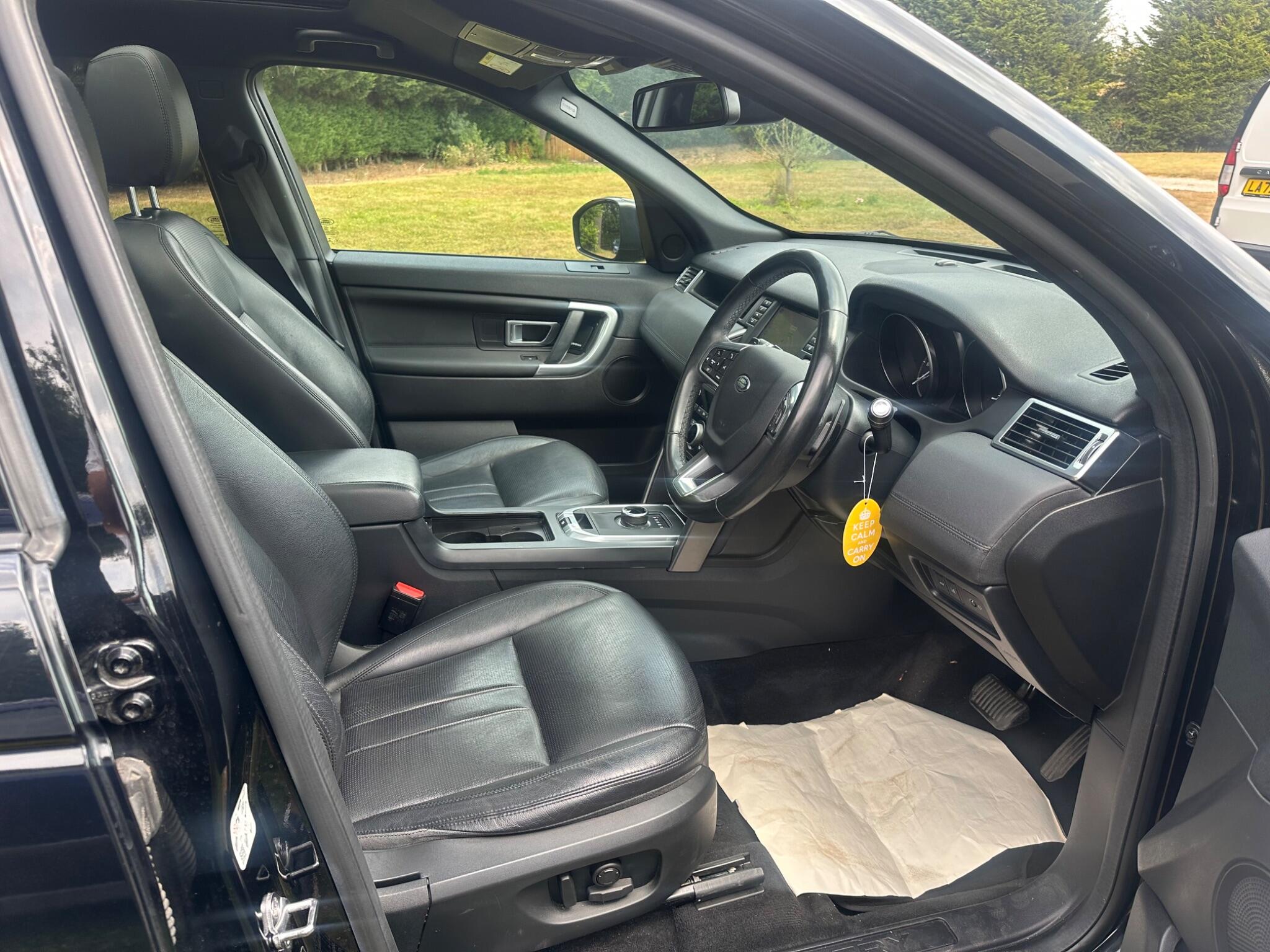 Land Rover Discovery Sport view 7