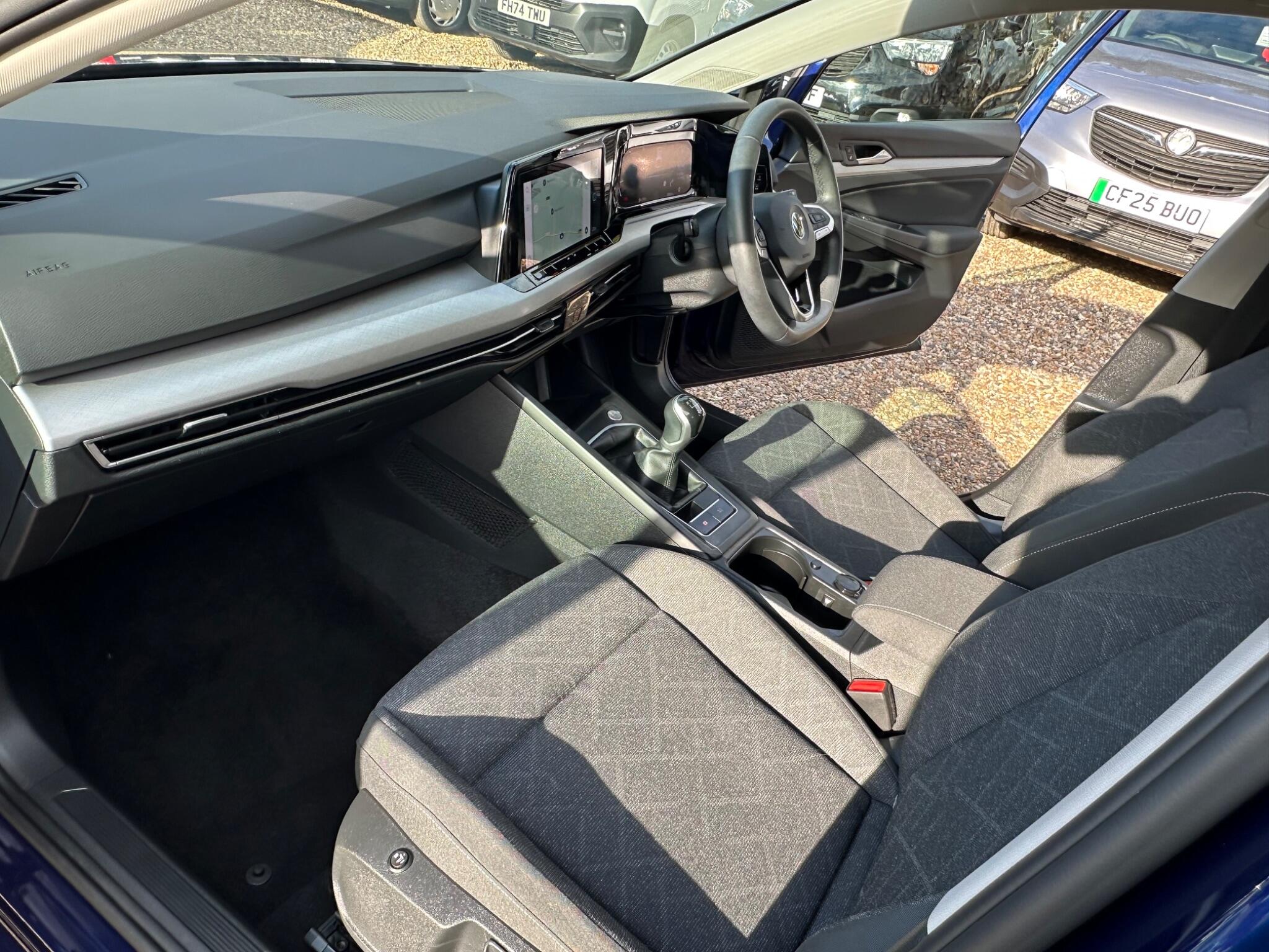 Volkswagen Golf view 19