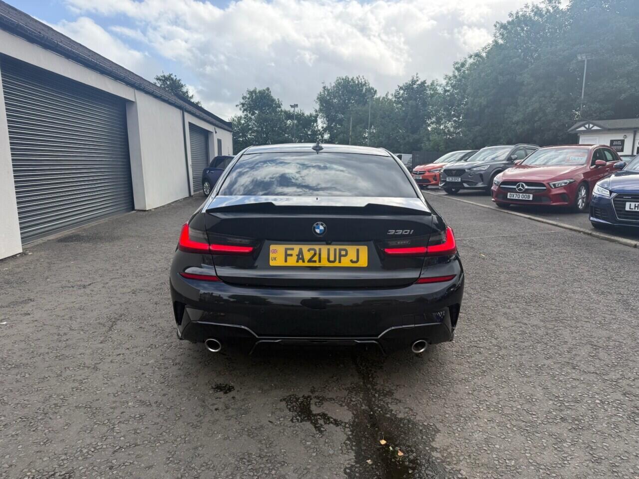 BMW 3 Series view 5