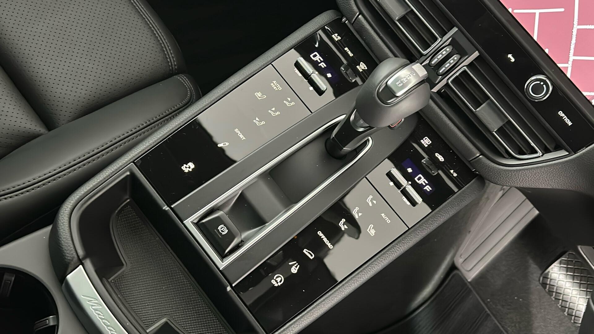 Porsche Macan view 26