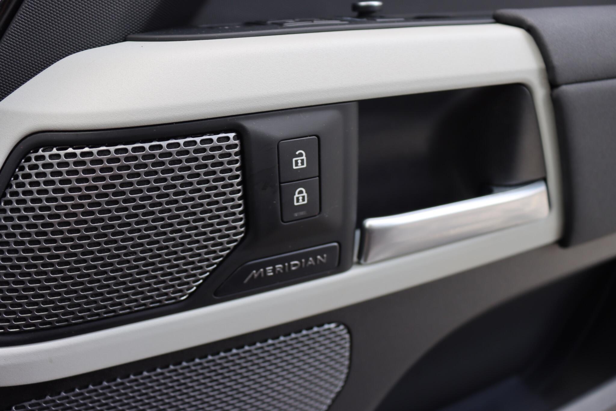 Land Rover Defender view 37