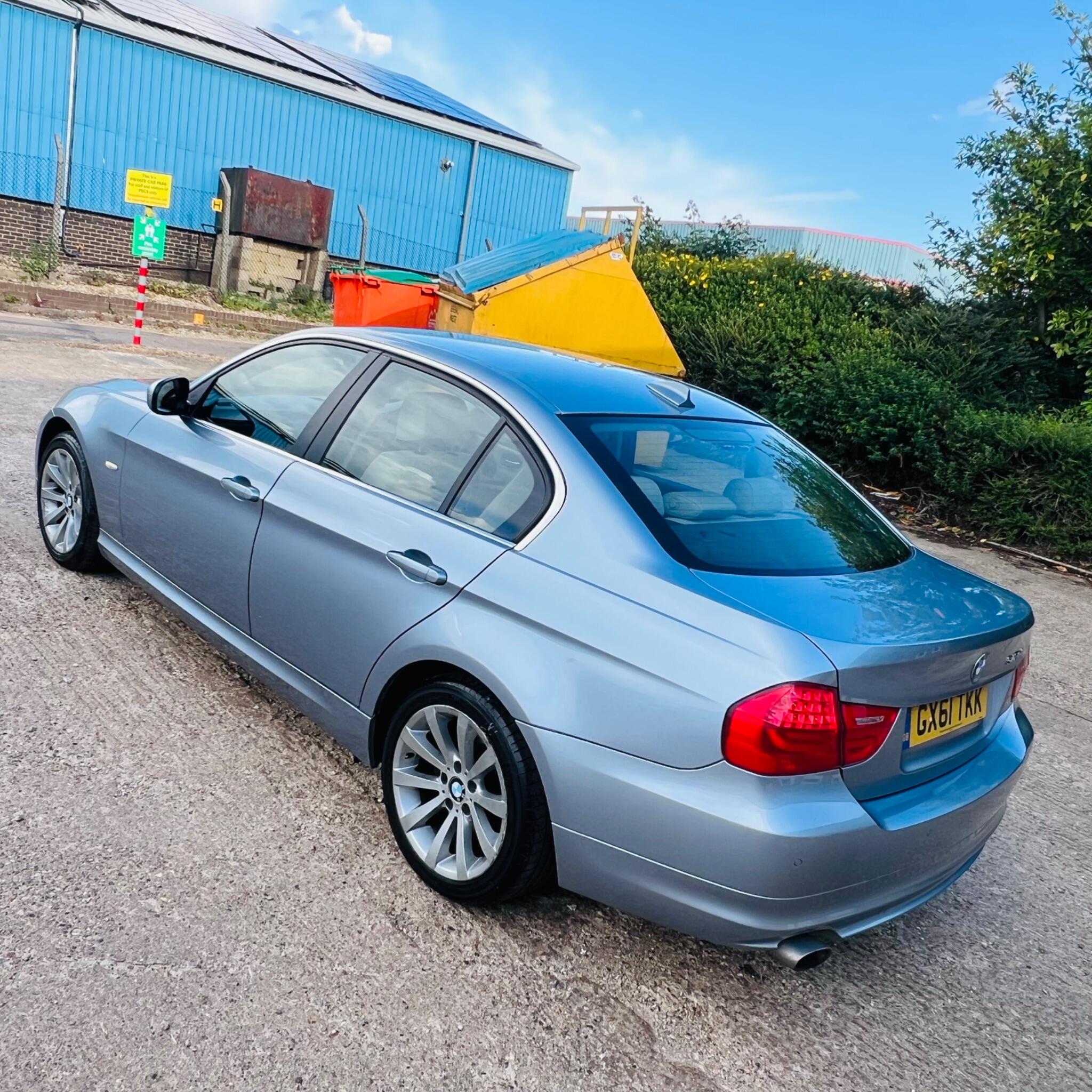 BMW 3 Series view 6