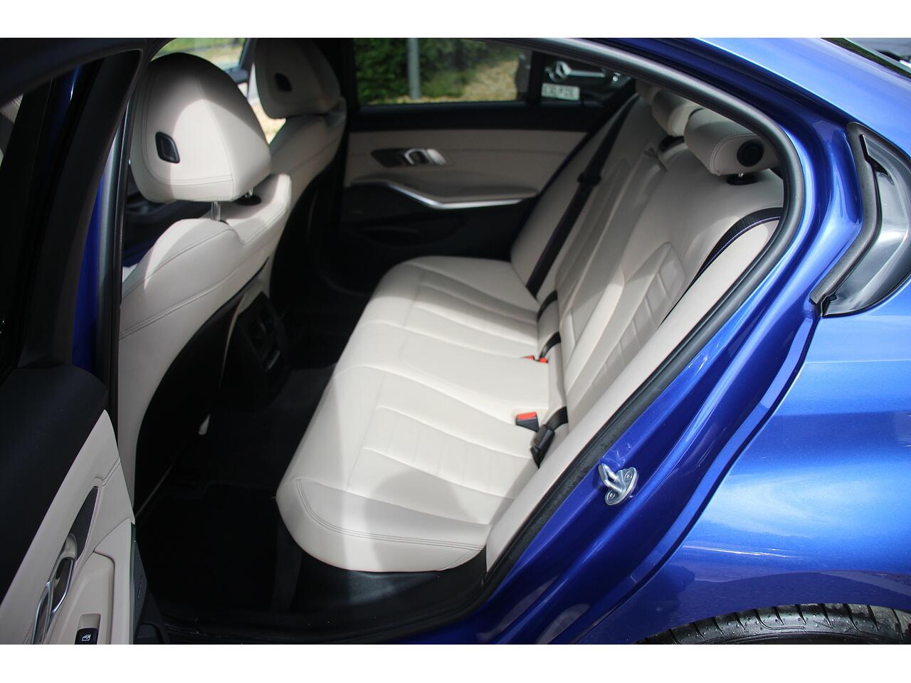 BMW 3 Series view 17