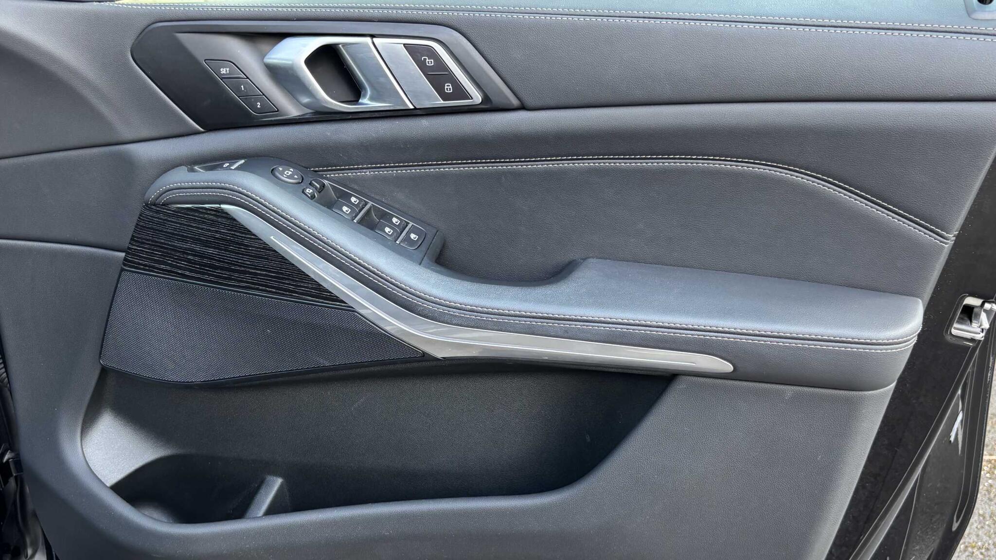 BMW X5 view 24