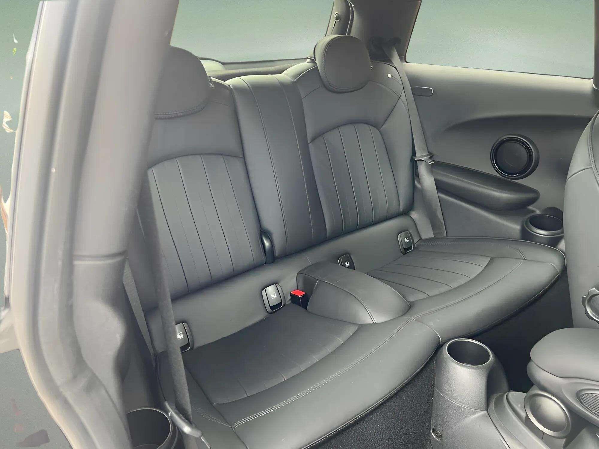 Mini Hatch view 12