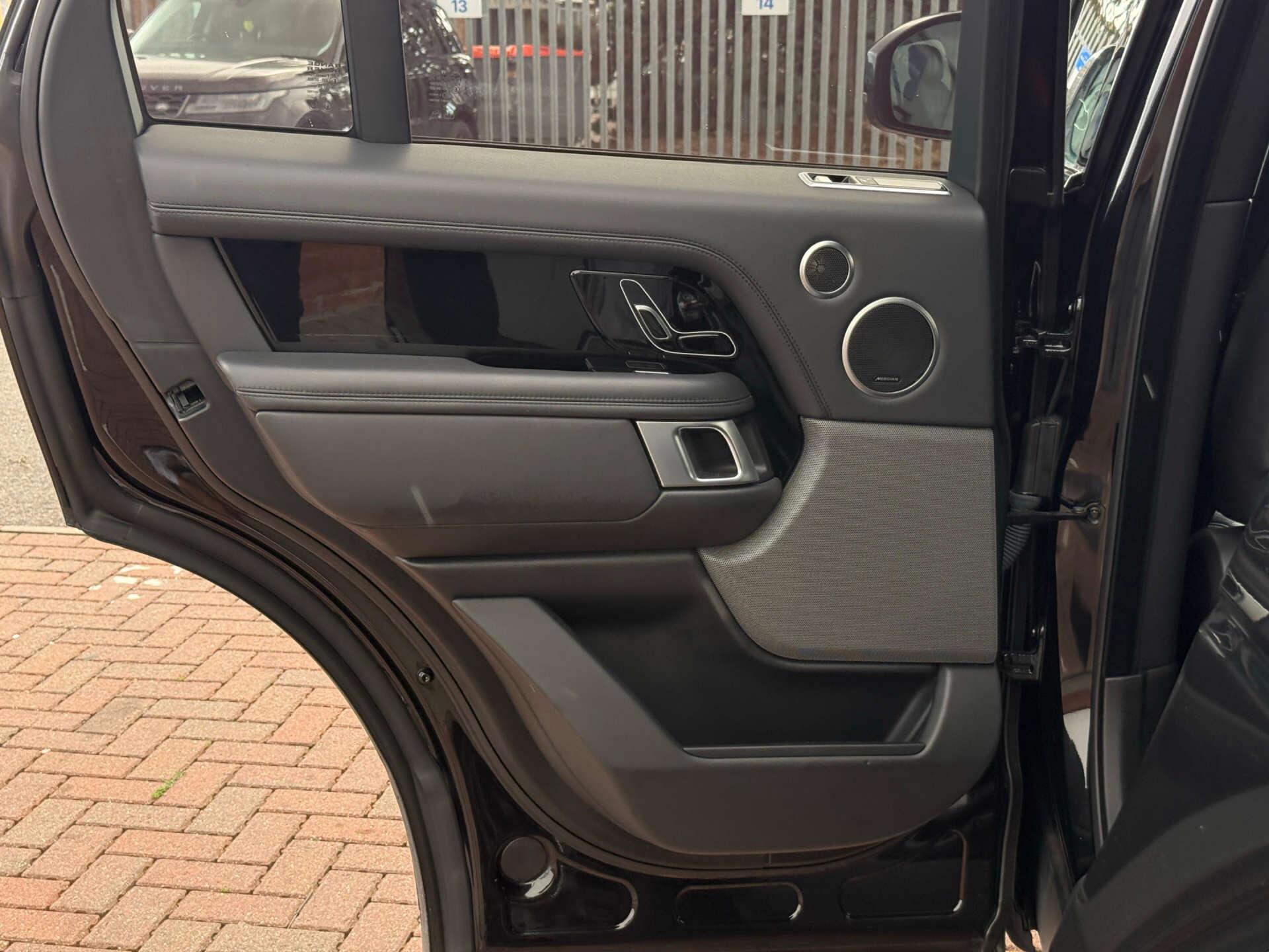 Land Rover Range Rover view 43