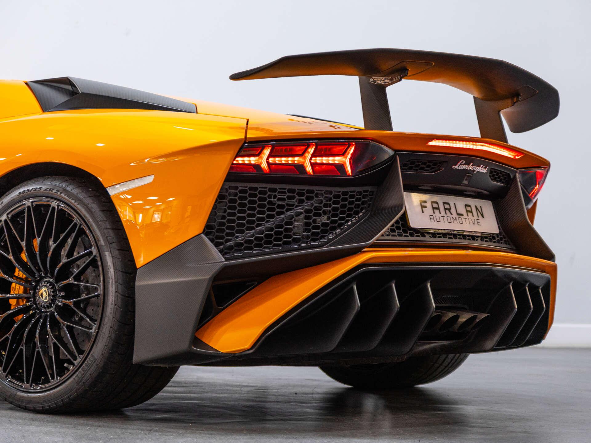 Lamborghini Aventador view 31