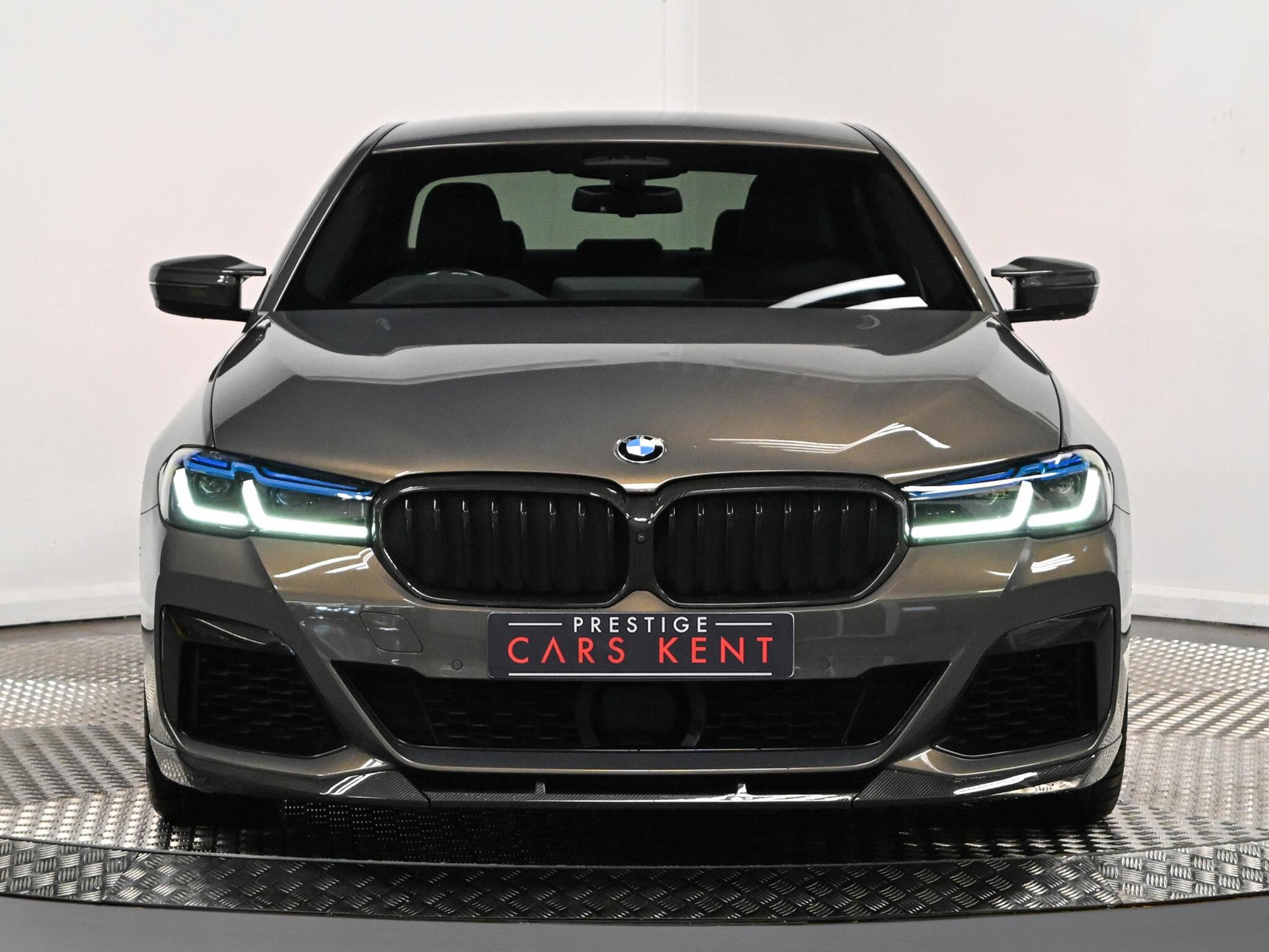 BMW 5 Series view 17