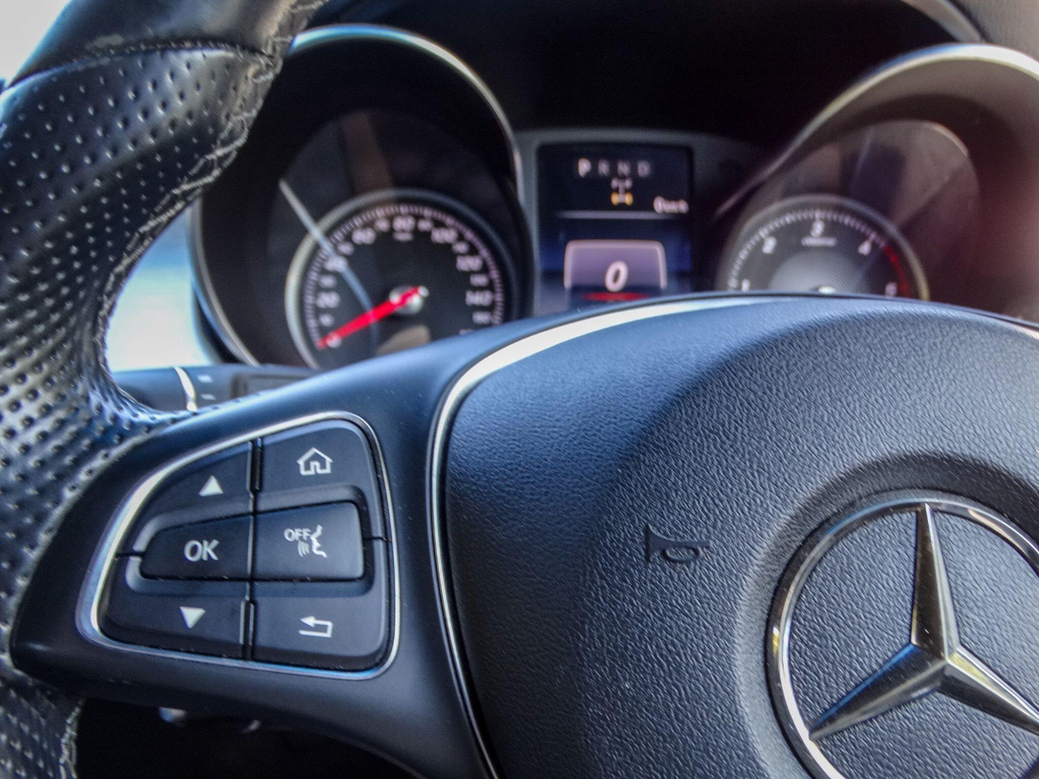 Mercedes-Benz X Class view 29