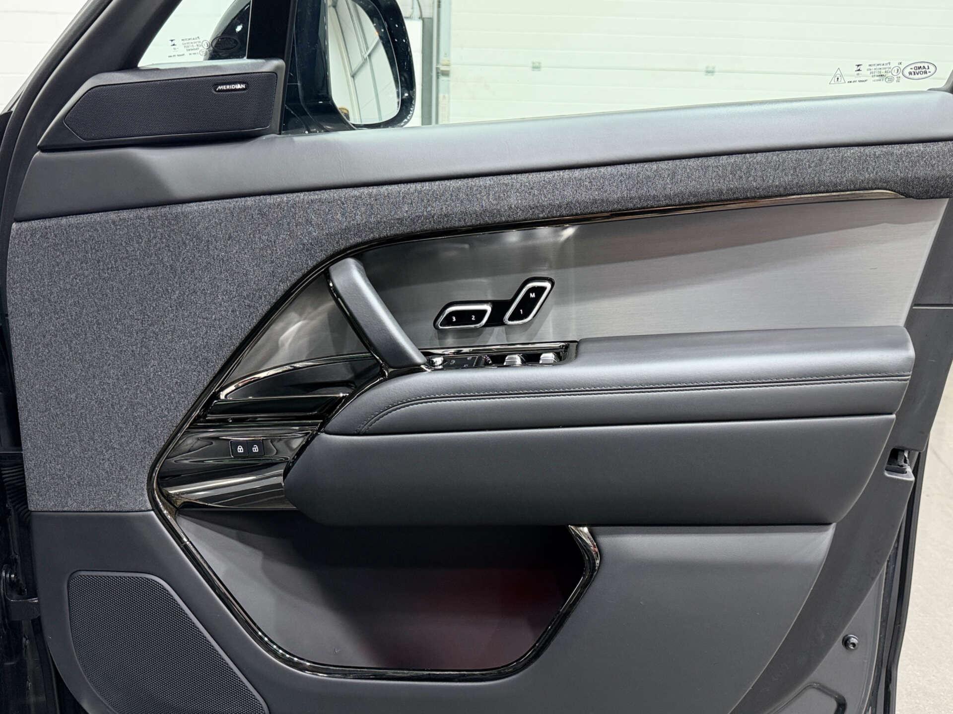 Land Rover Range Rover Sport view 30