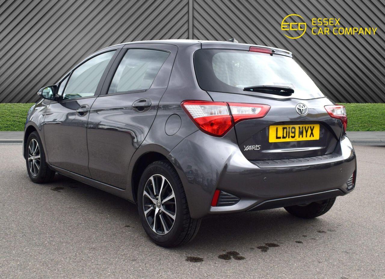 Toyota Yaris view 13