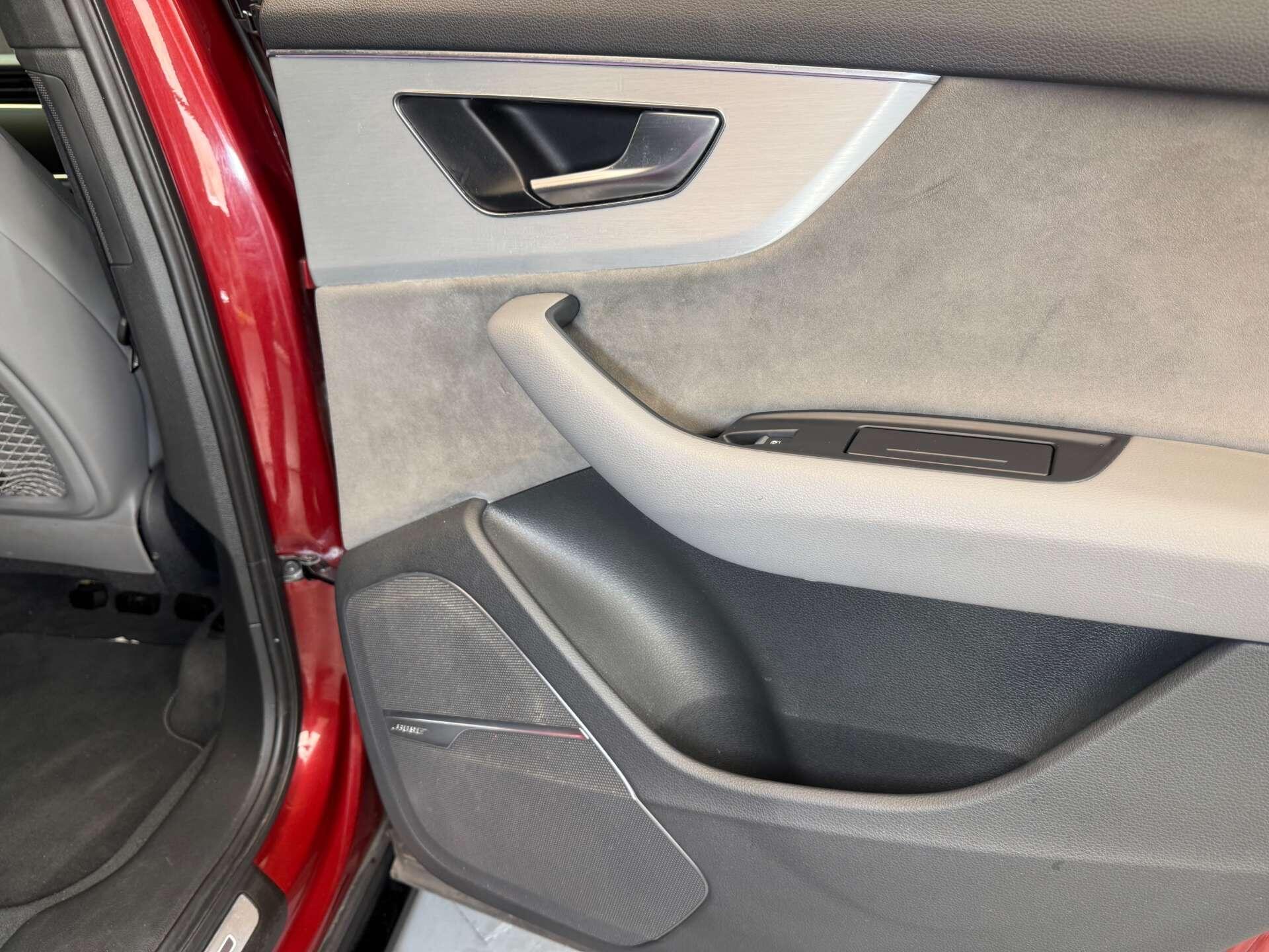 Audi SQ7 view 22